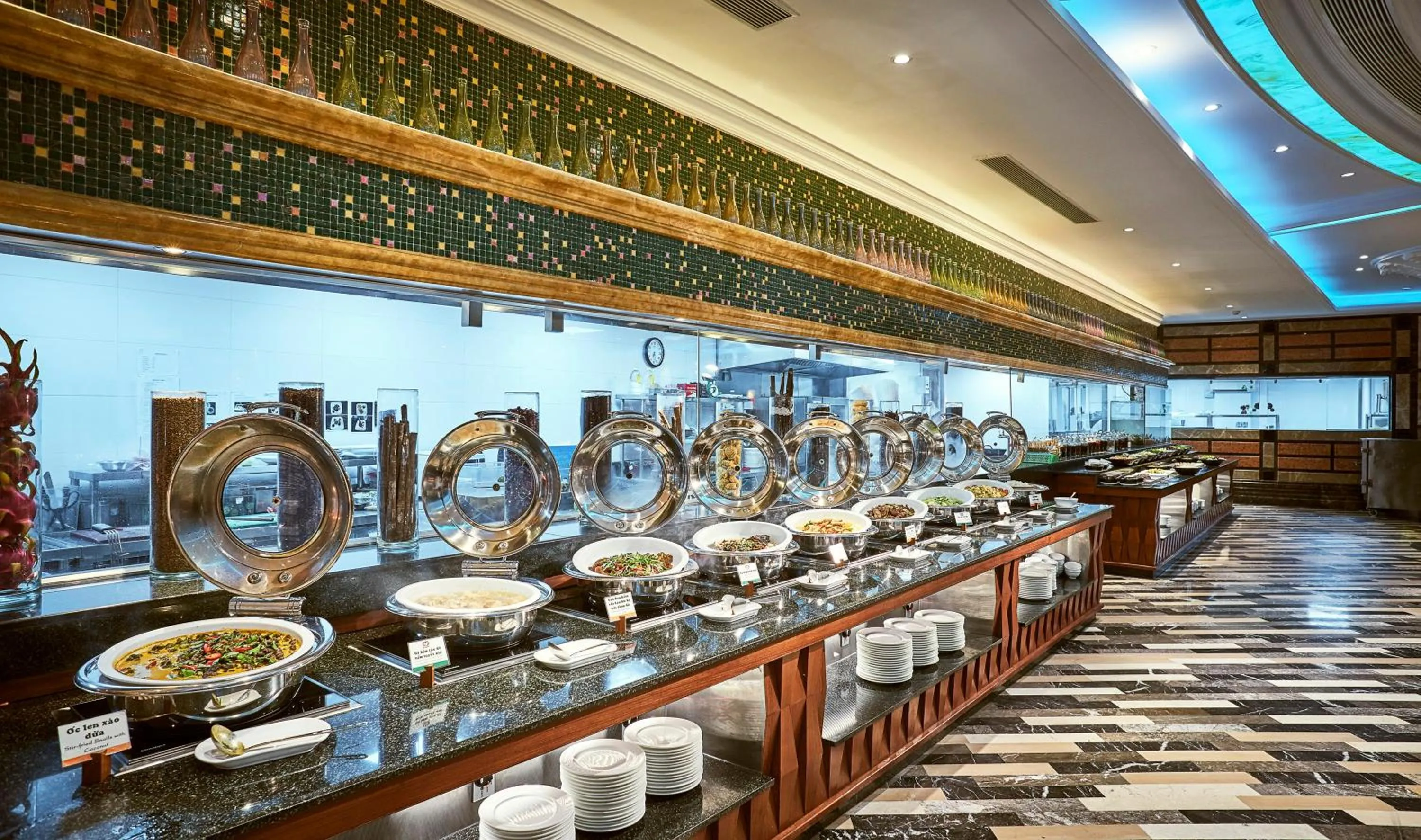 Restaurant/places to eat in Windsor Plaza Hotel