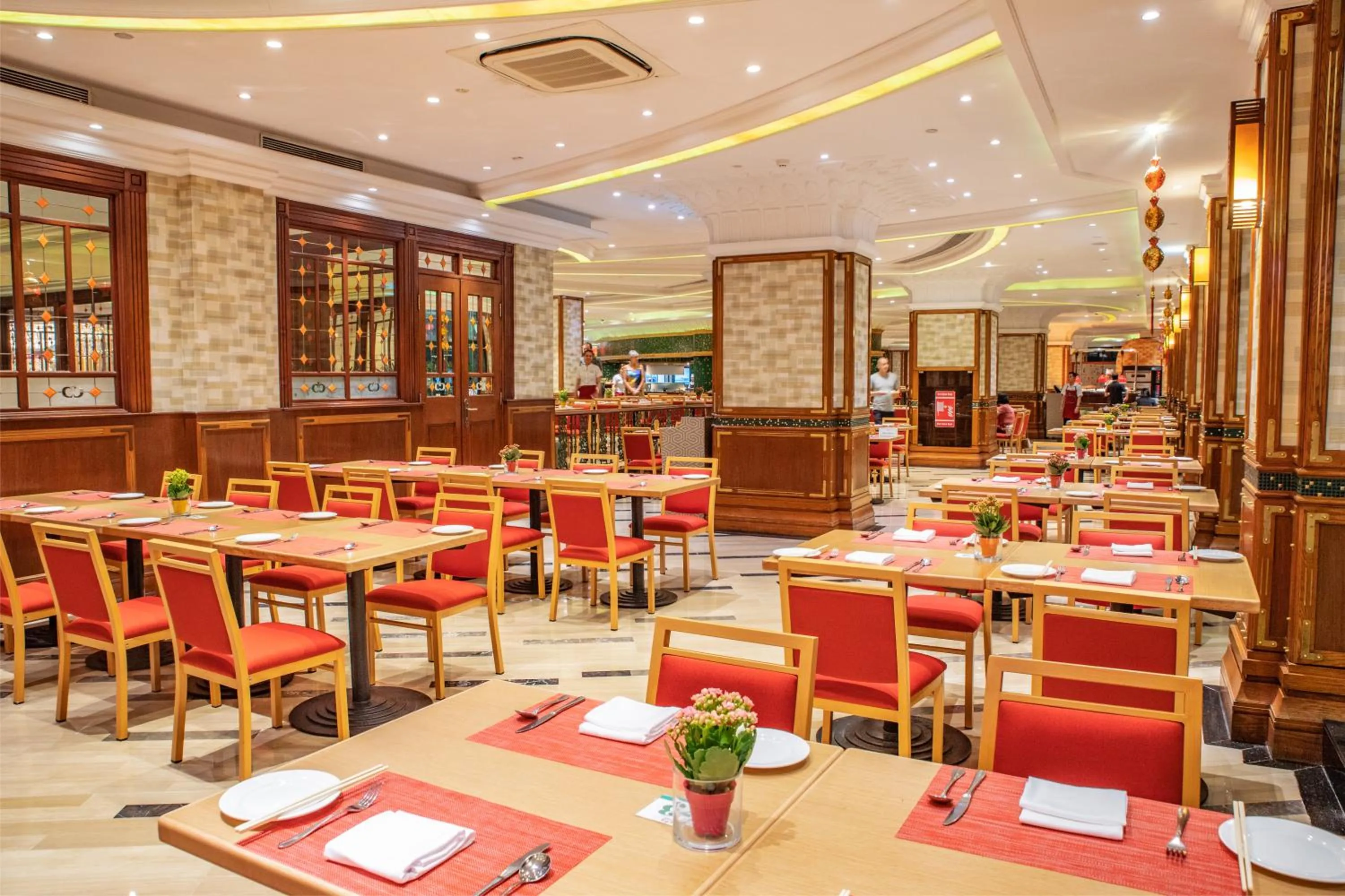 Restaurant/places to eat in Windsor Plaza Hotel