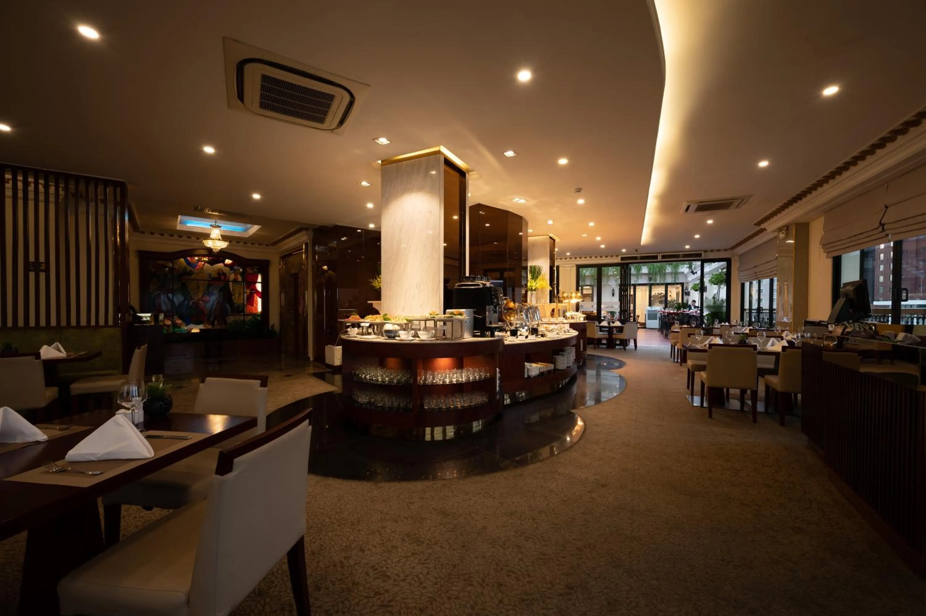 Restaurant/places to eat in Hotel Majestic Saigon