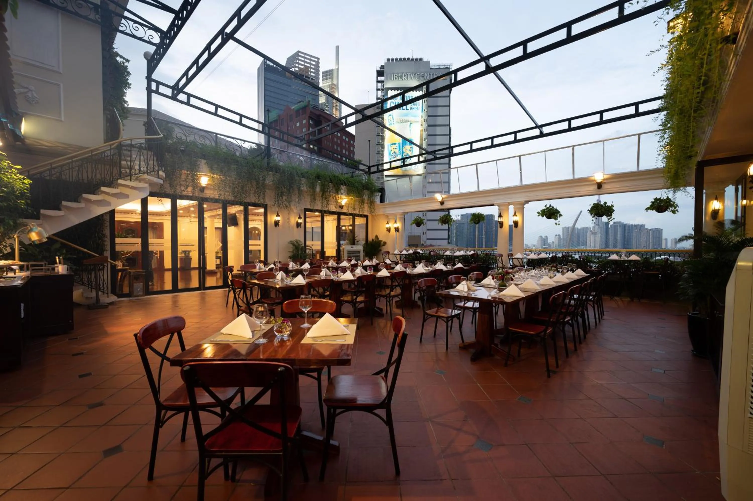 Restaurant/places to eat in Hotel Majestic Saigon