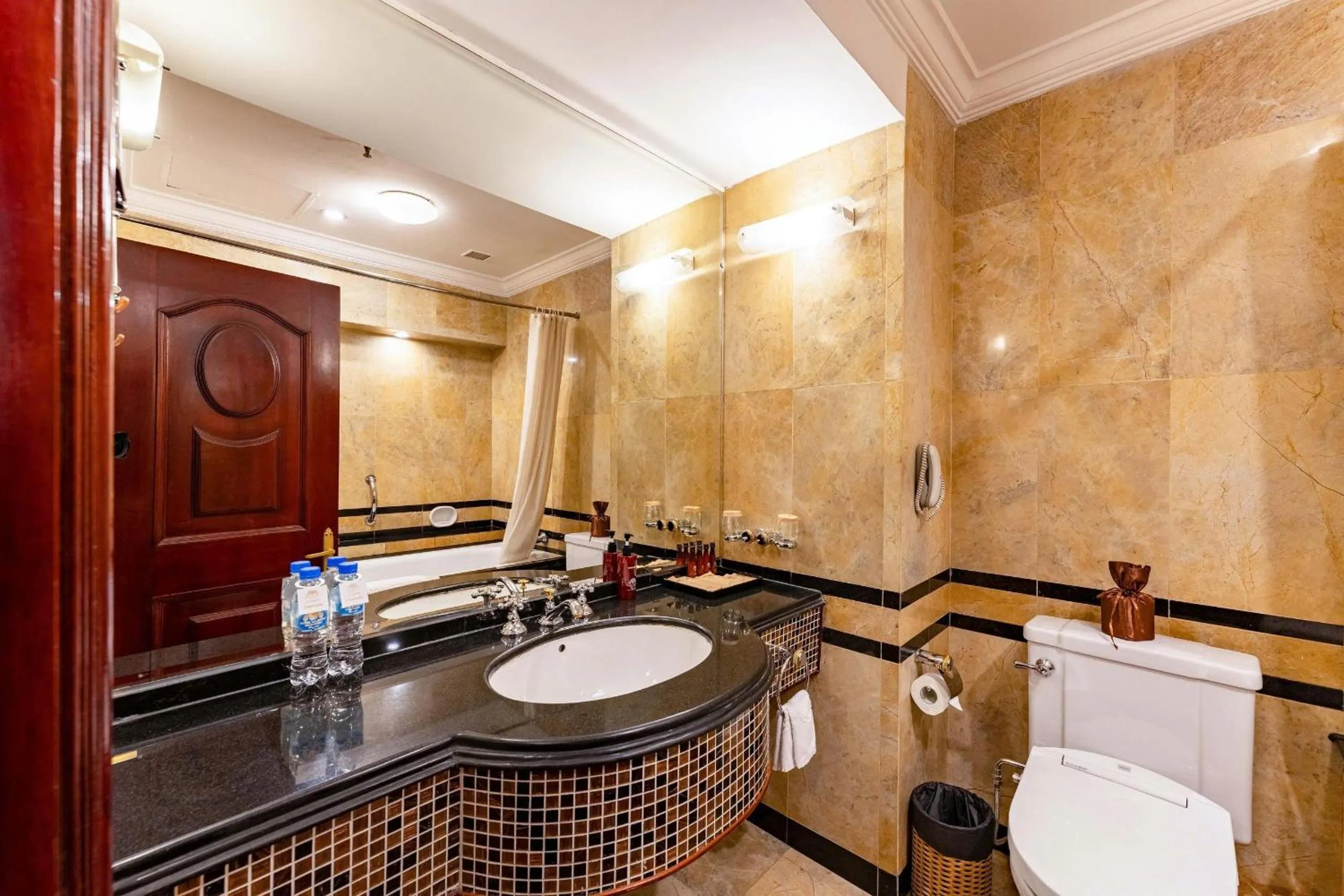 Bathroom in Hotel Majestic Saigon