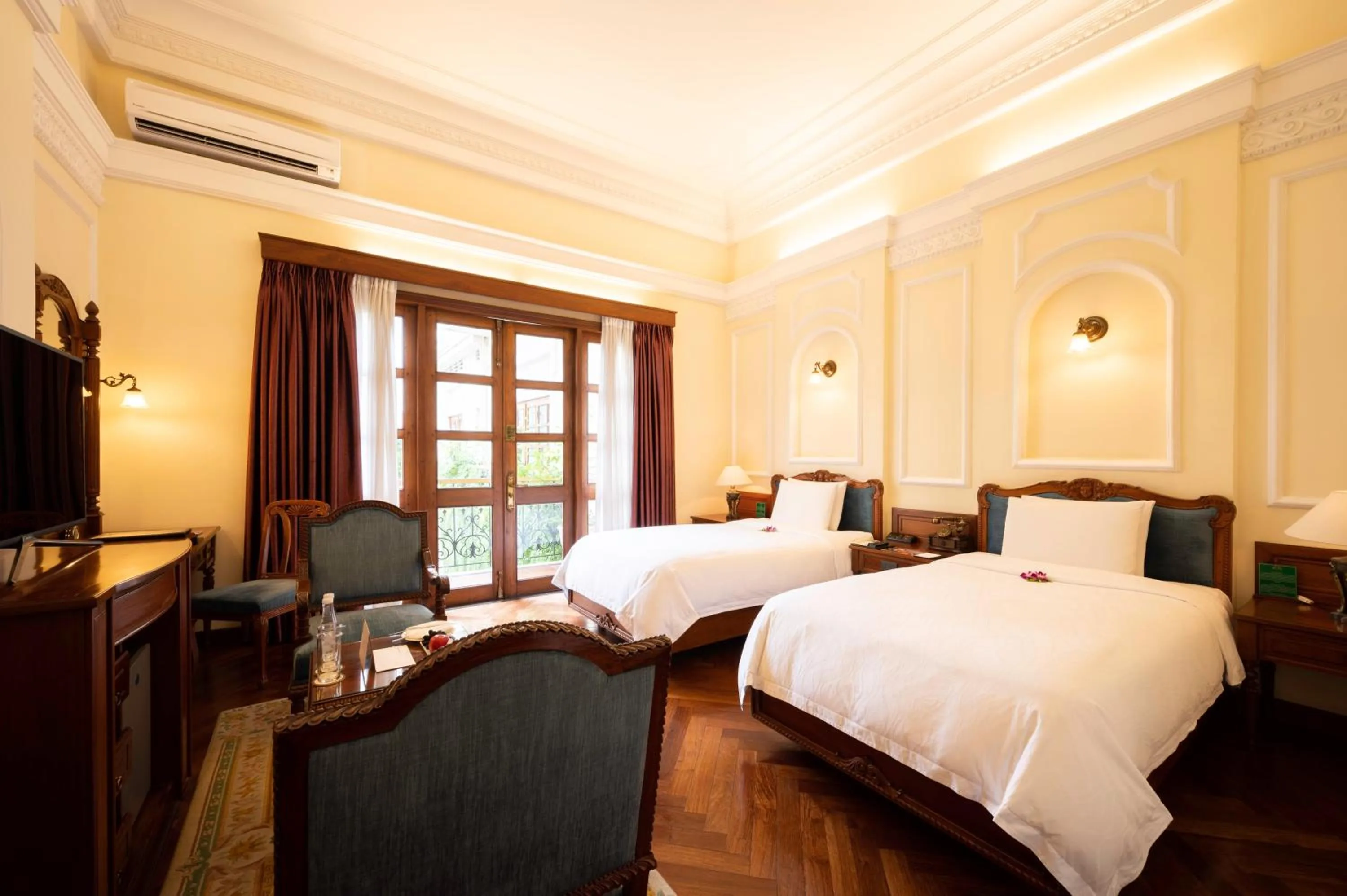 Bedroom, Bed in Hotel Majestic Saigon