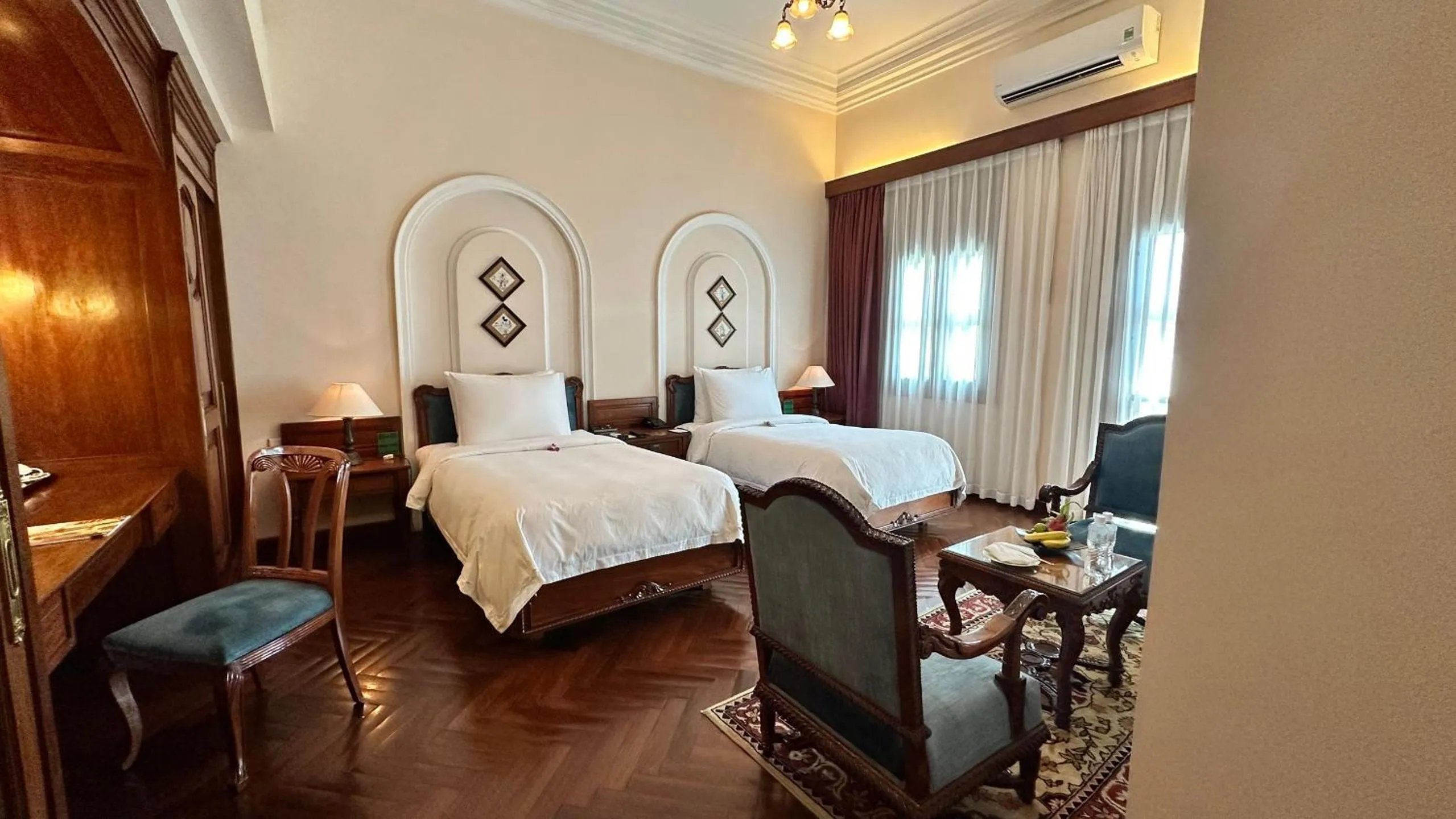 Bedroom, Bed in Hotel Majestic Saigon