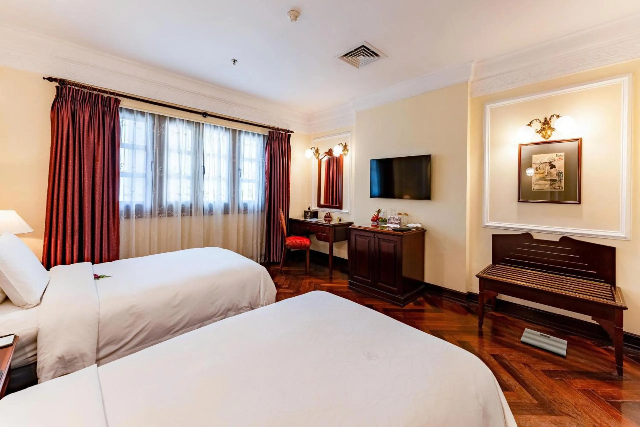 Bedroom, Bed in Hotel Majestic Saigon