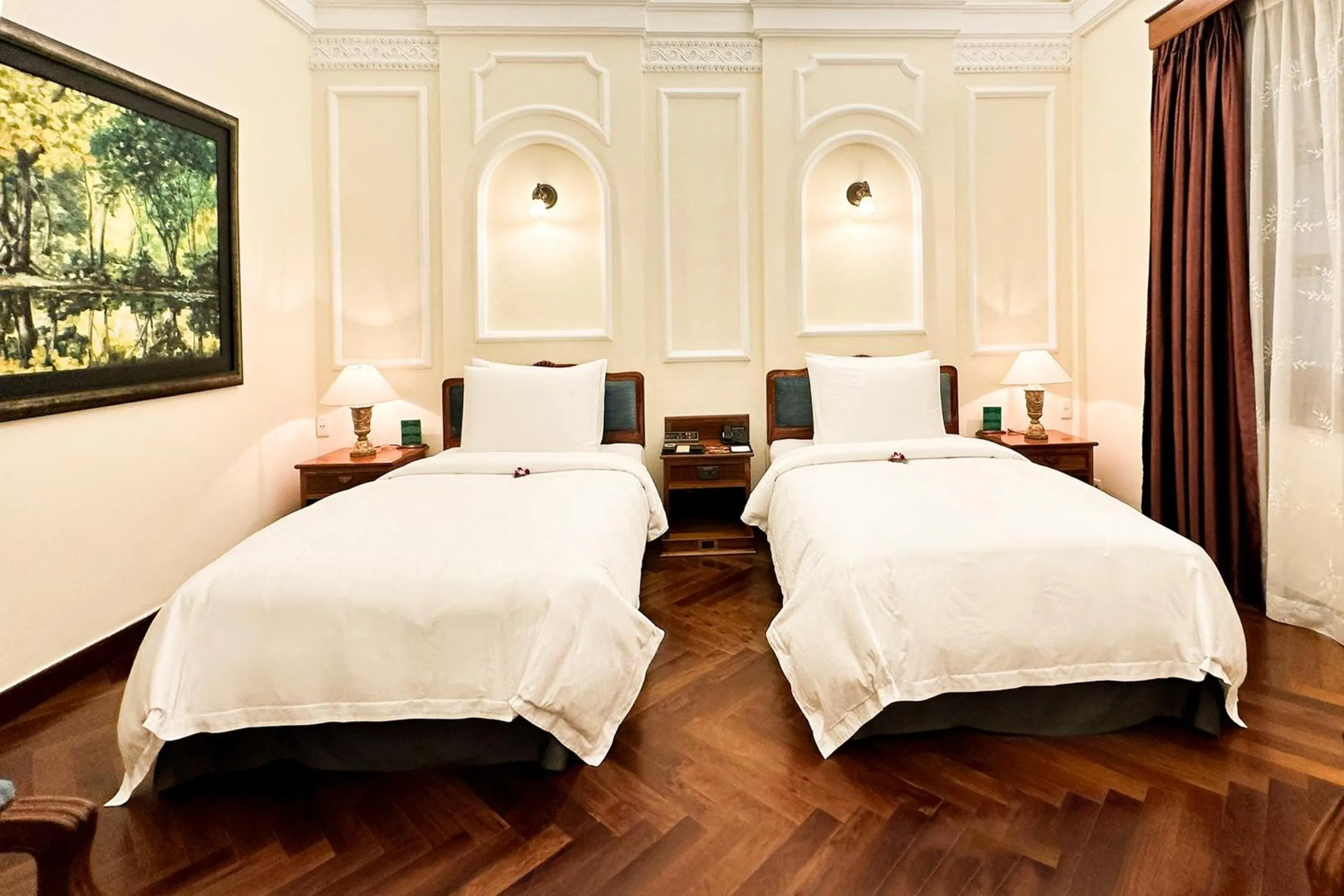 Bedroom, Bed in Hotel Majestic Saigon