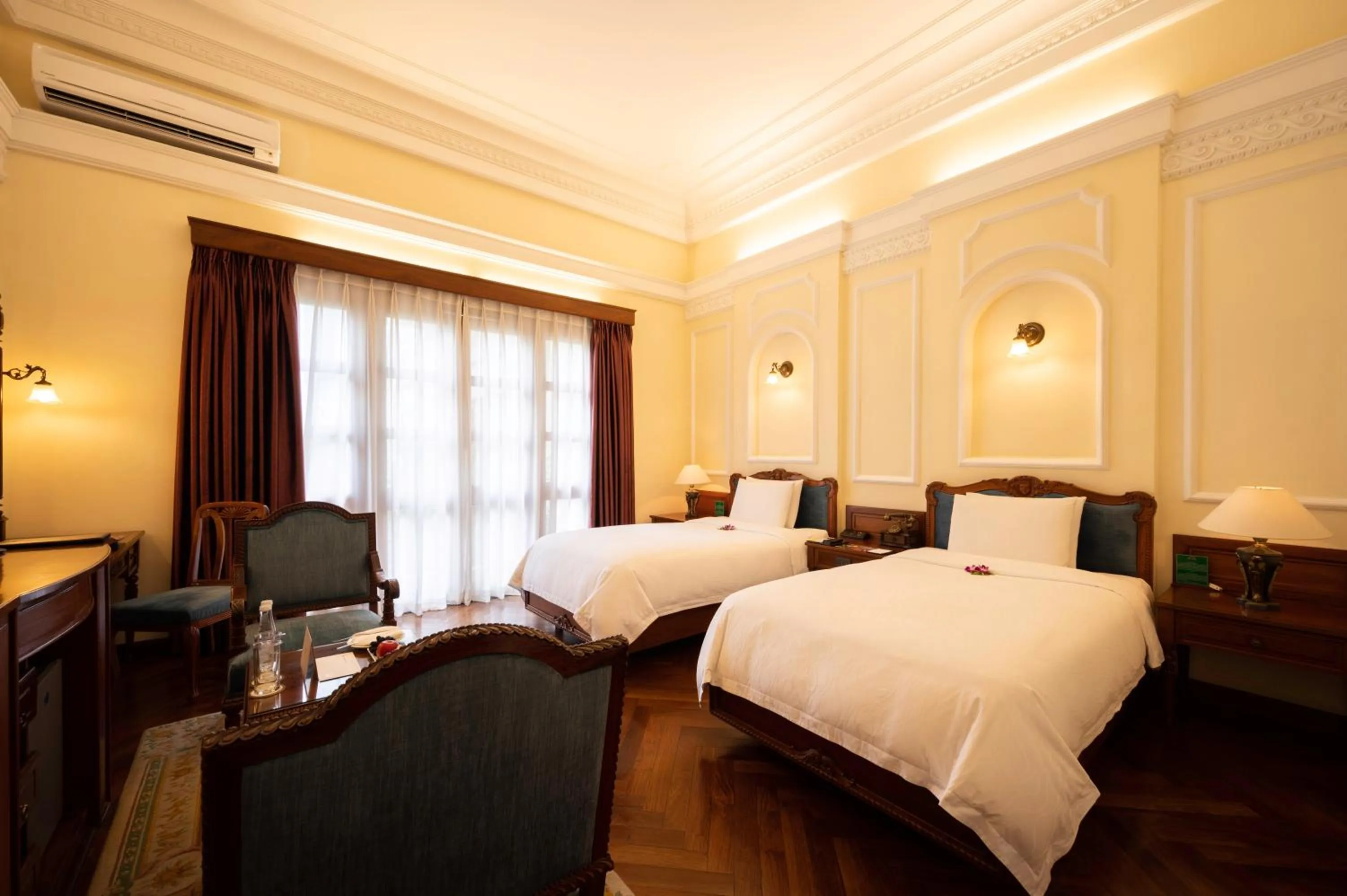 Bedroom, Bed in Hotel Majestic Saigon