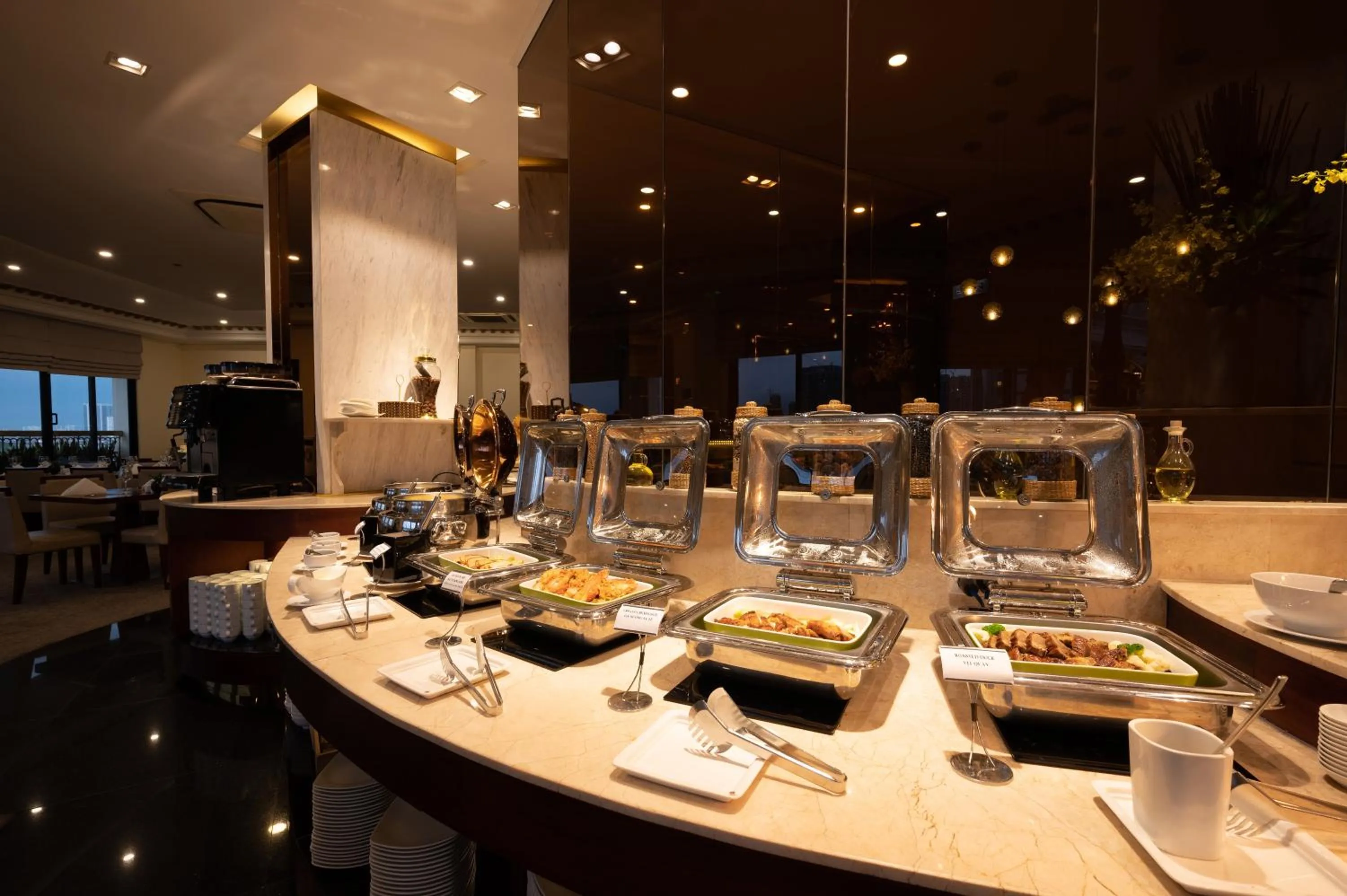 Restaurant/places to eat in Hotel Majestic Saigon