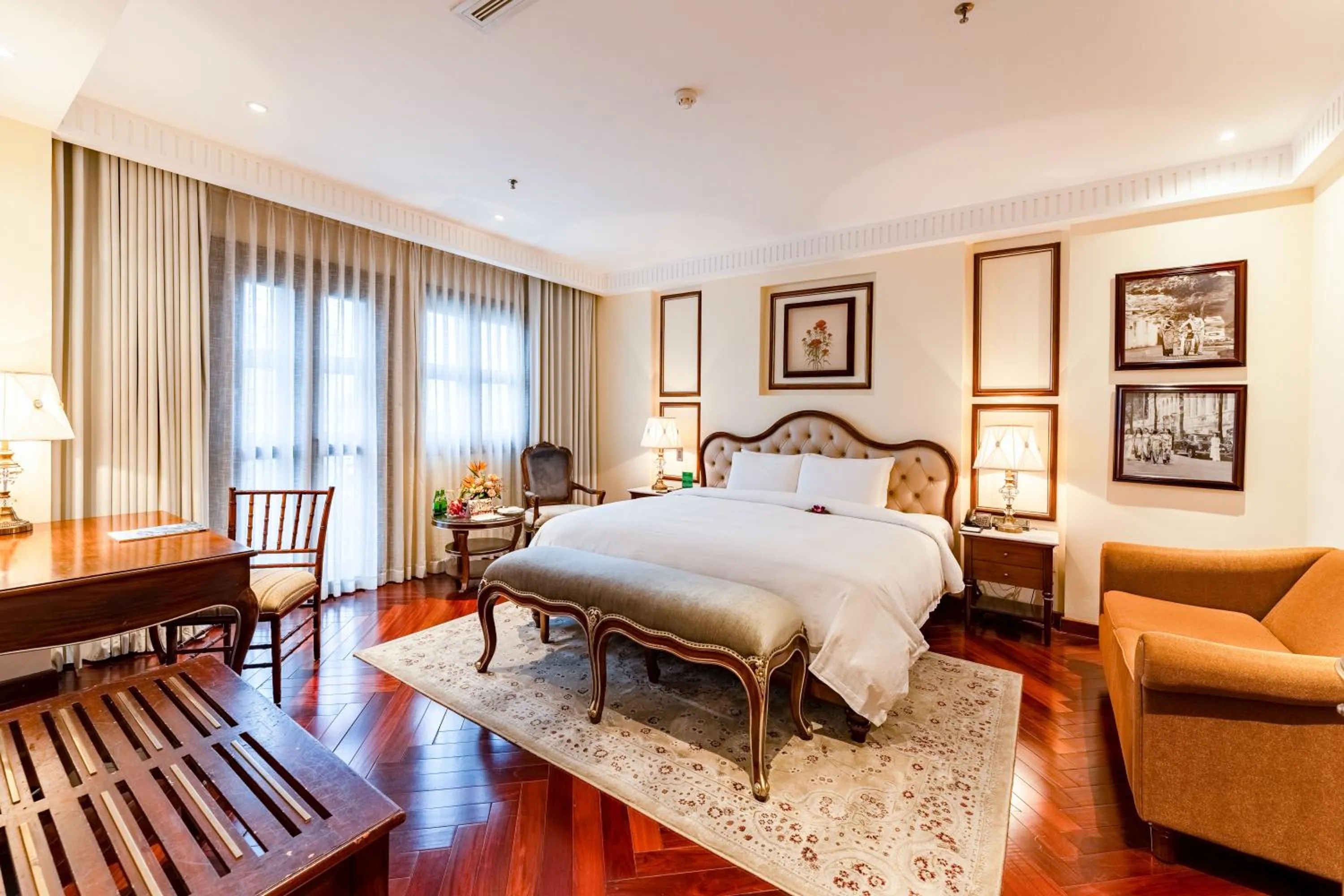 Bedroom, Bed in Hotel Majestic Saigon