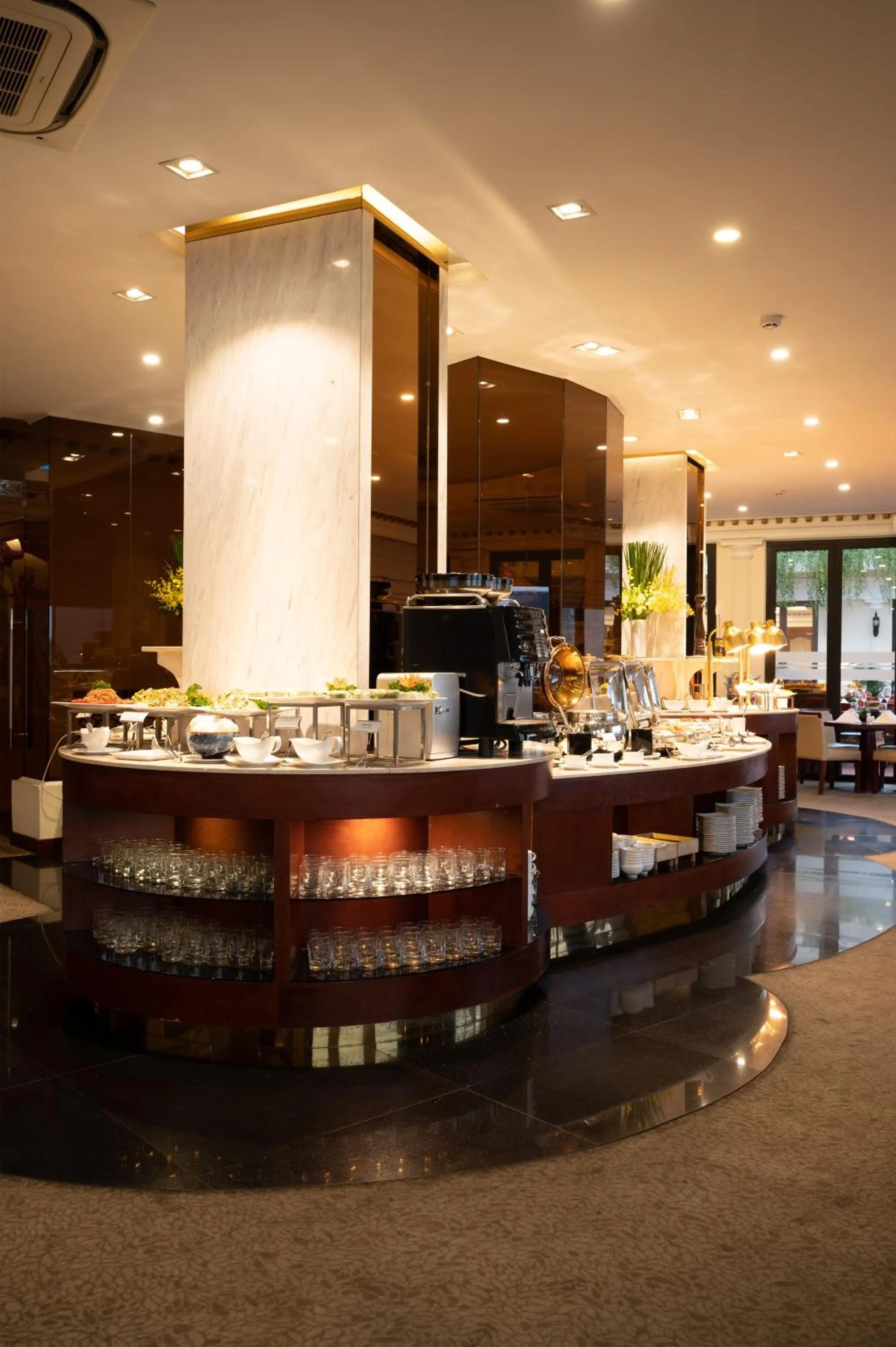 Restaurant/places to eat in Hotel Majestic Saigon