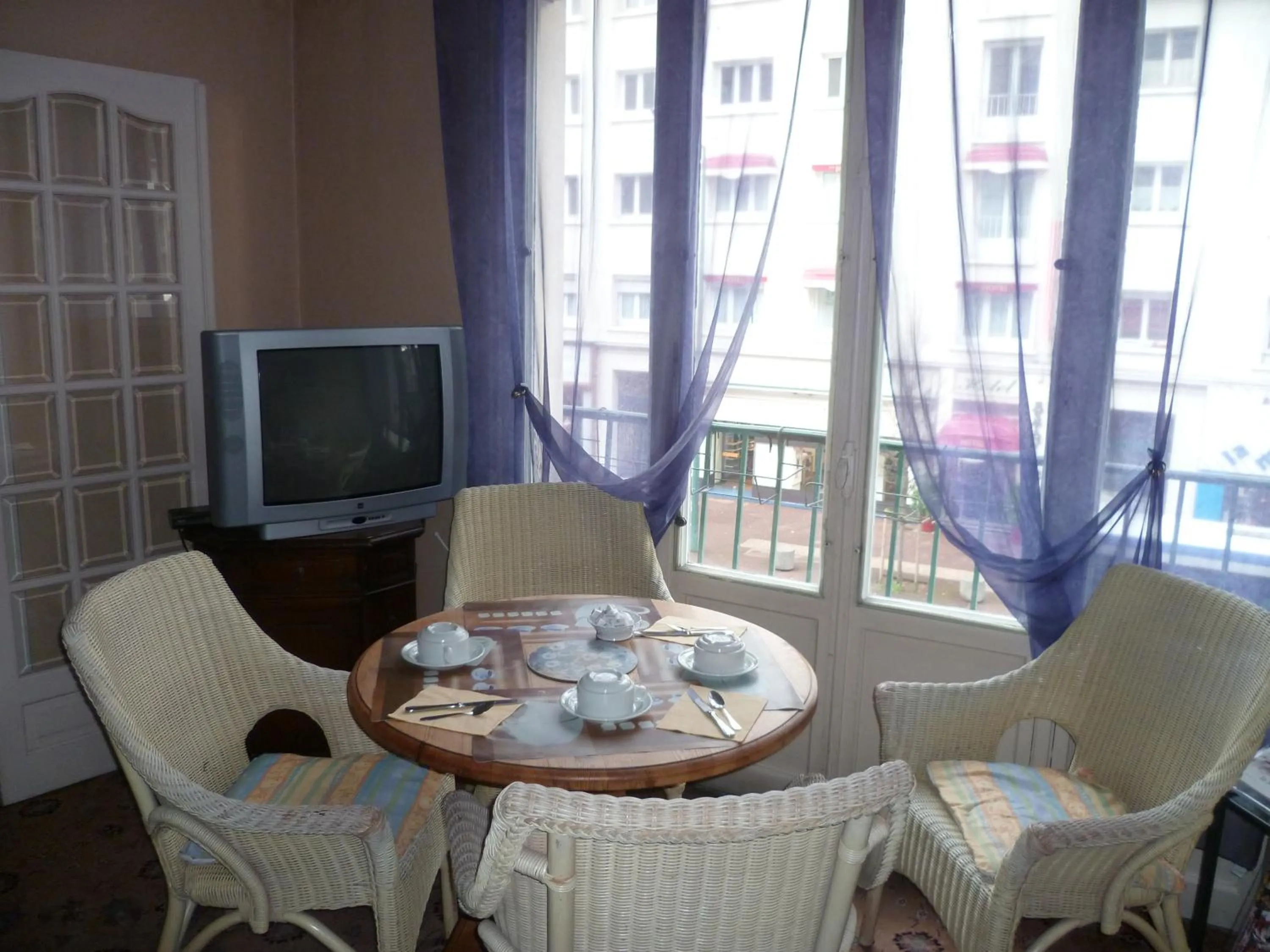 Restaurant/places to eat in Hotel Bernieres