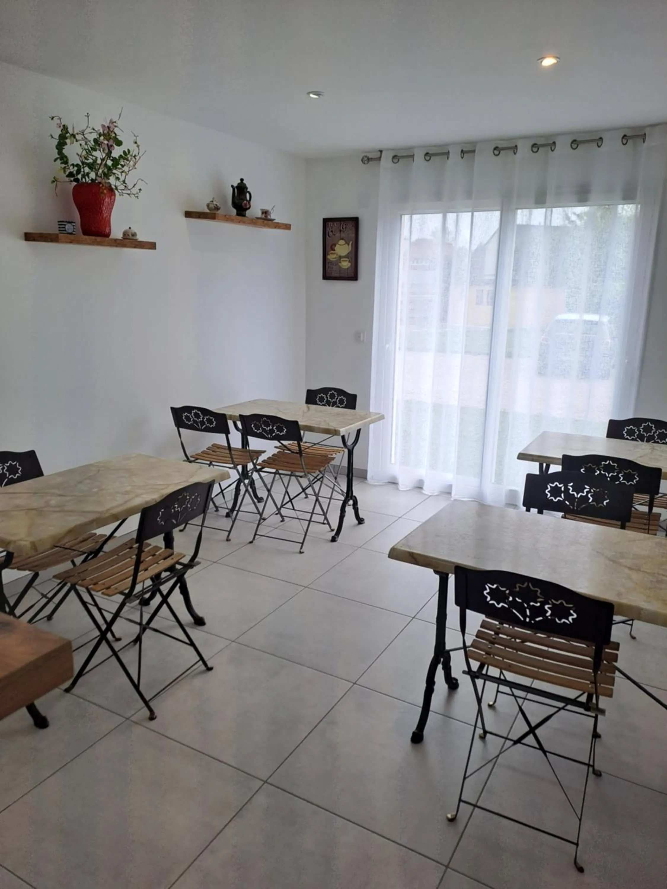 Restaurant/places to eat in Les grandes Masures B&B