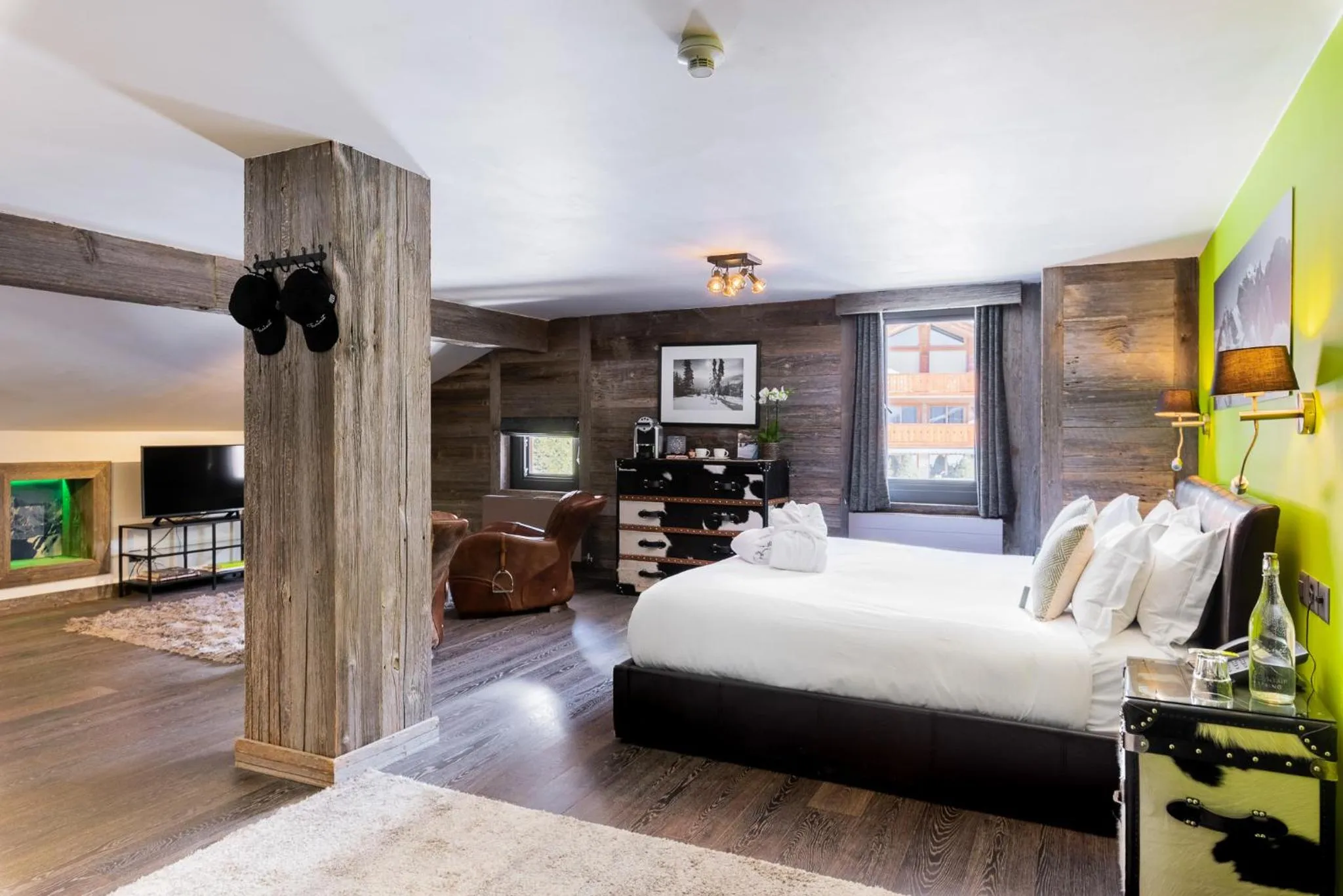 Photo of the whole room, Bed in Hotel Farinet