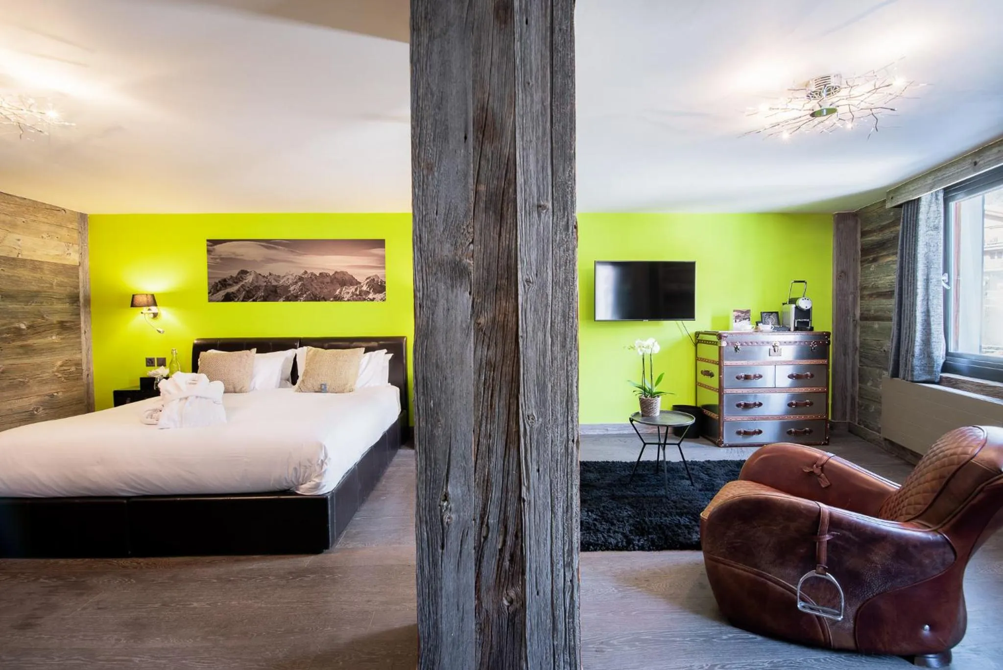 Photo of the whole room, Bed in Hotel Farinet