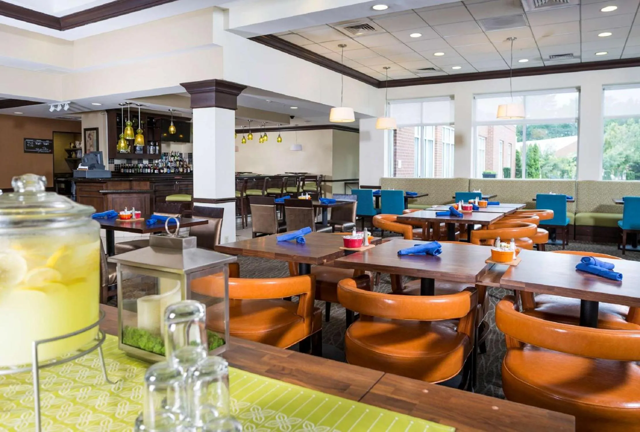 Restaurant/places to eat in Hilton Garden Inn Hampton Coliseum Central
