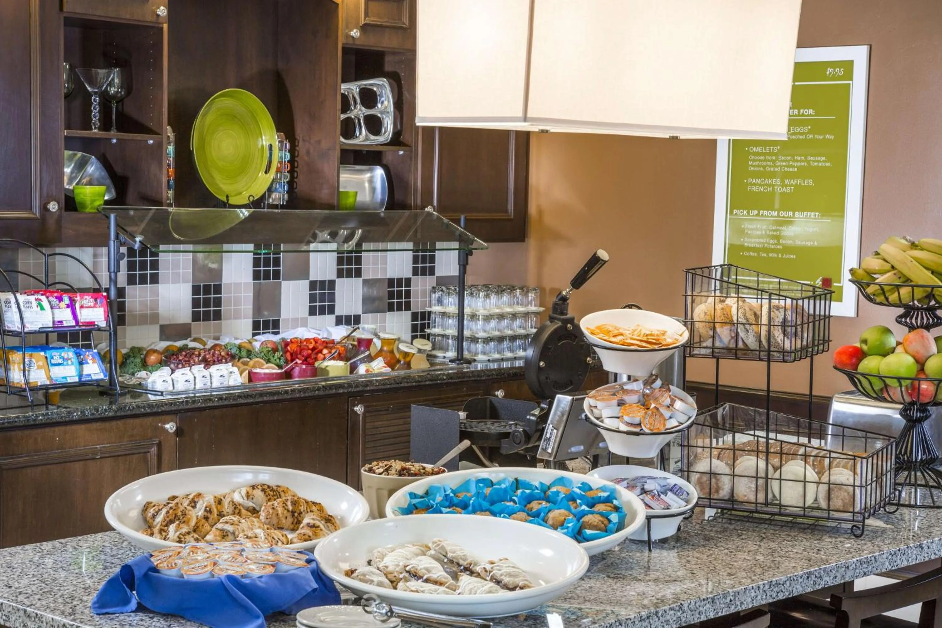Dining area in Hilton Garden Inn Hampton Coliseum Central