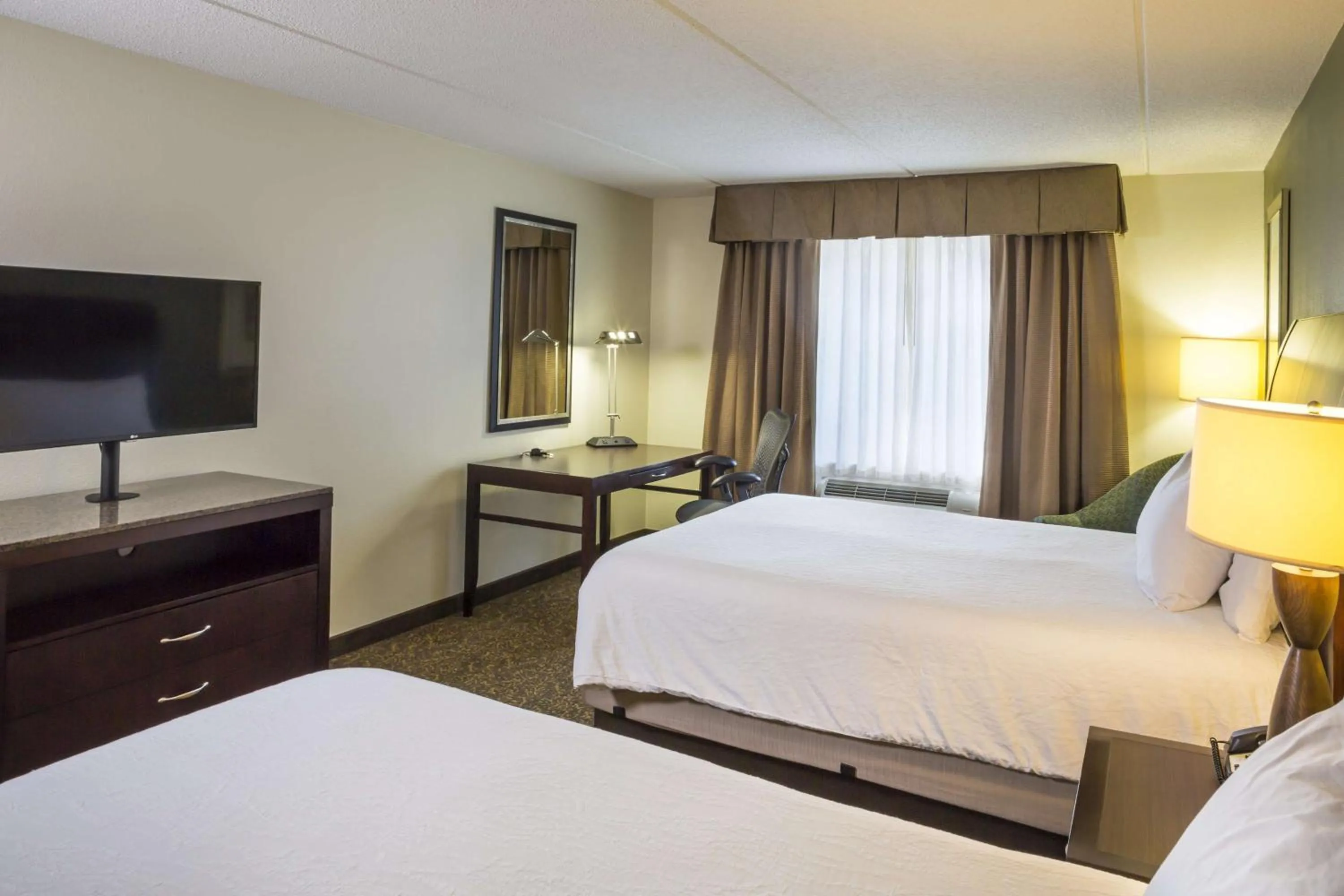 Bedroom, Bed in Hilton Garden Inn Hampton Coliseum Central