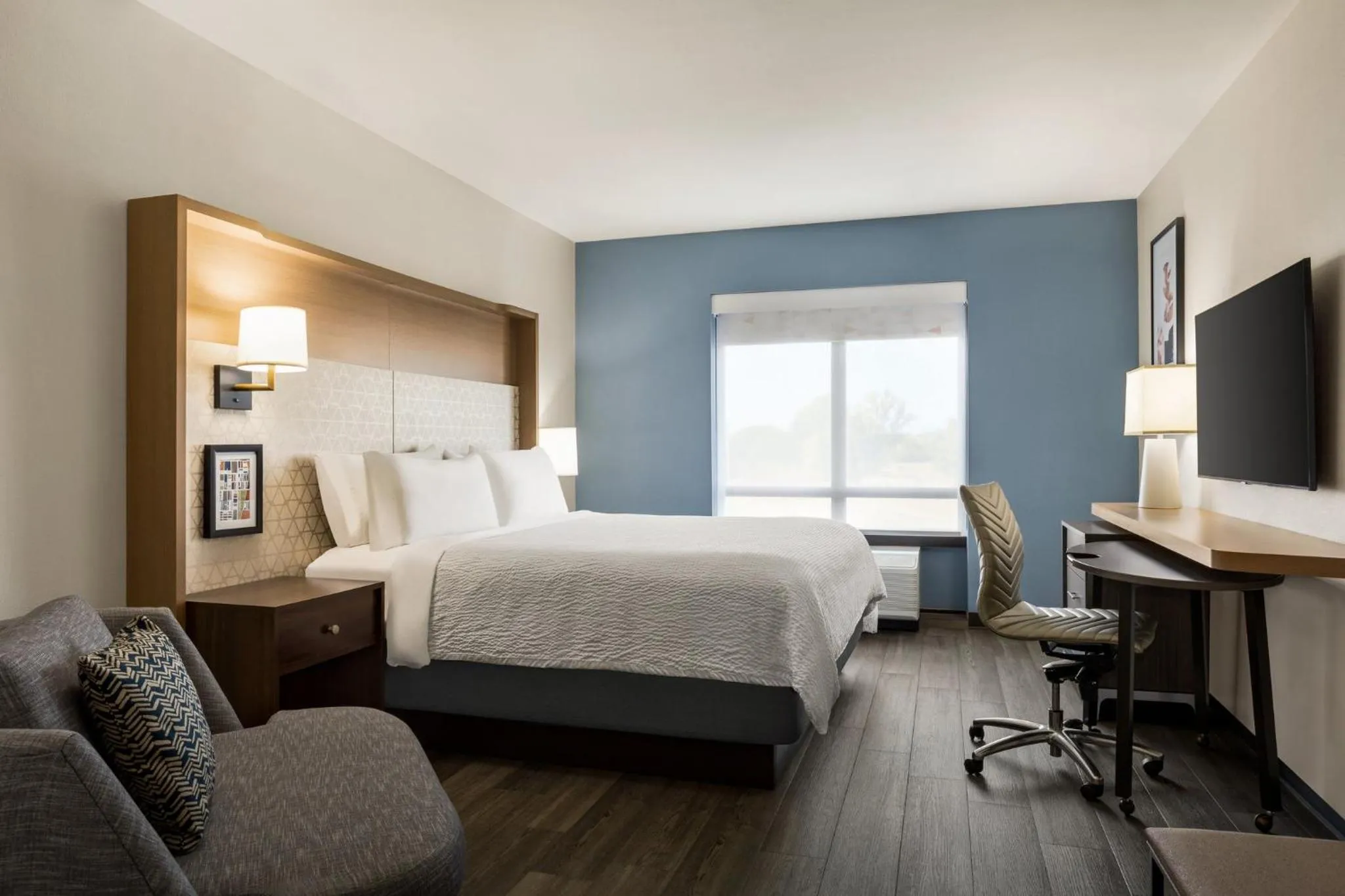Photo of the whole room, Bed in Holiday Inn Columbus-Hilliard by IHG