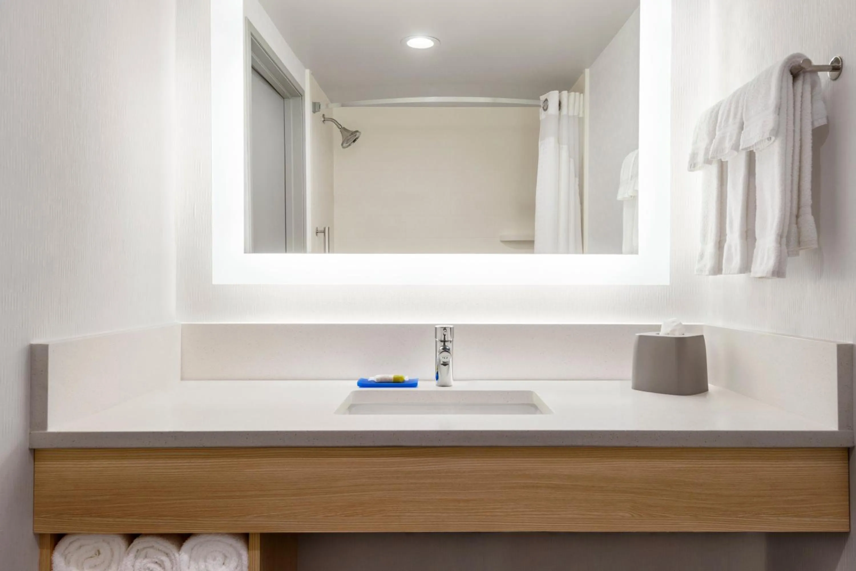 Bathroom in Holiday Inn Express Dumfries-Quantico by IHG