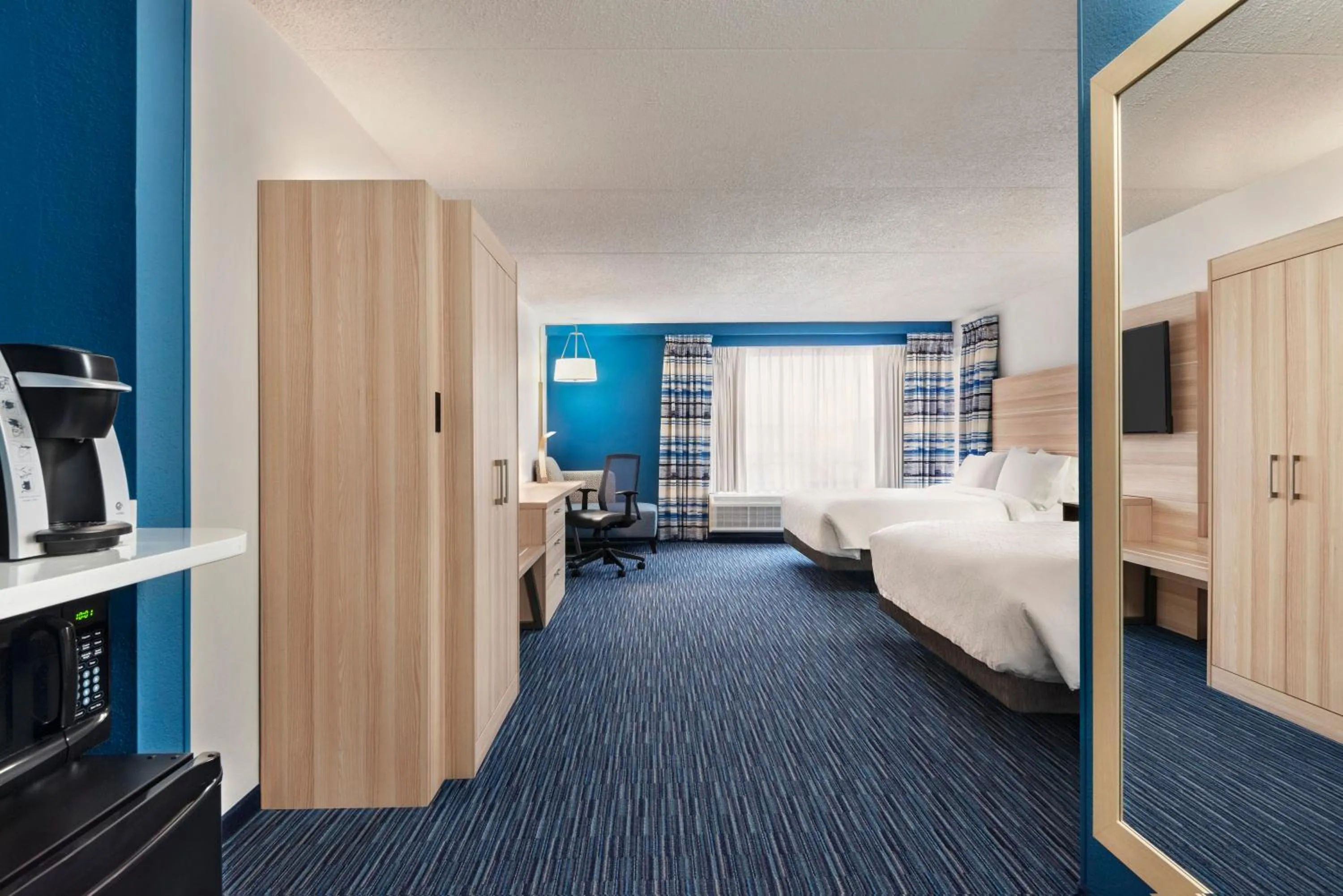 Photo of the whole room, Bed in Holiday Inn Express Dumfries-Quantico by IHG