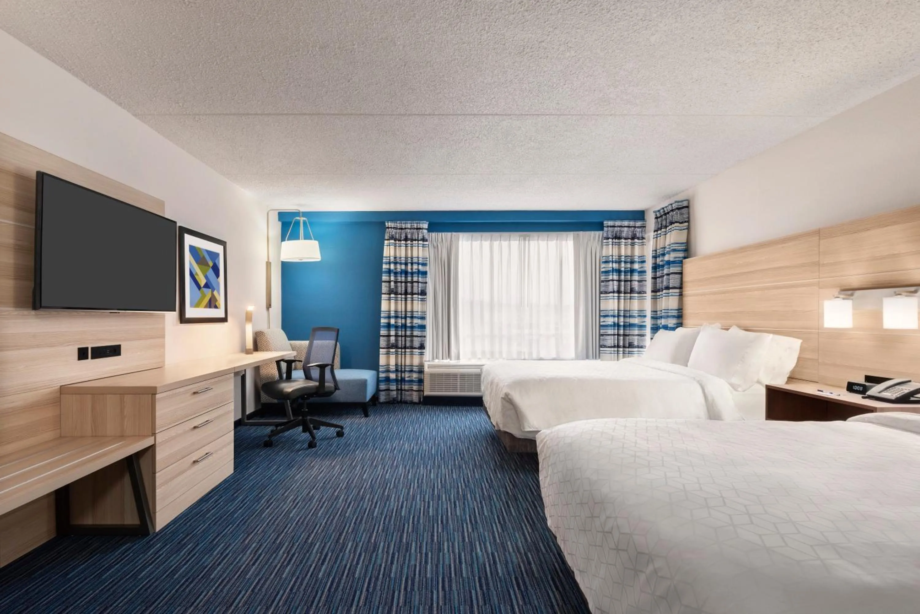 Photo of the whole room, Bed in Holiday Inn Express Dumfries-Quantico by IHG