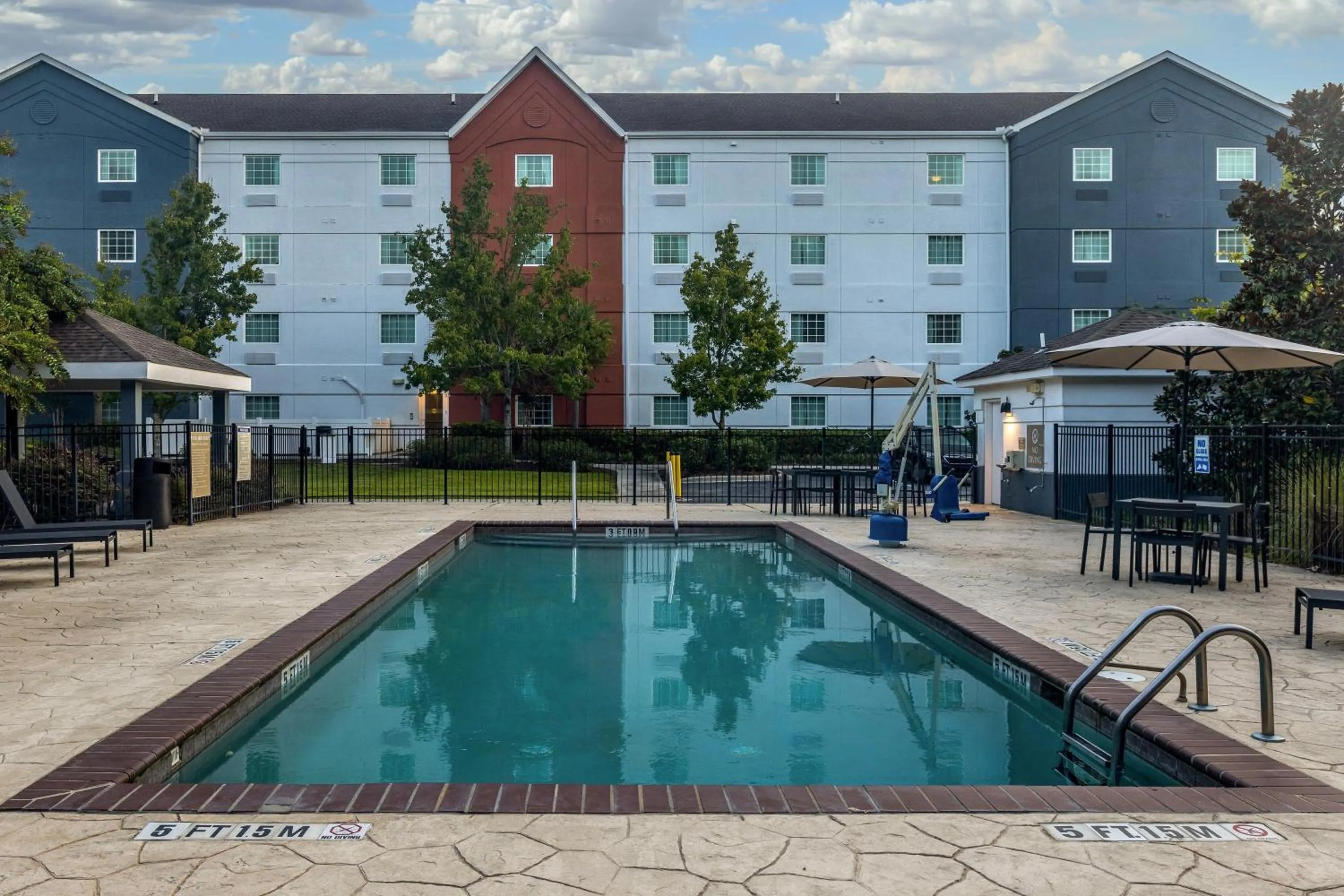 Swimming pool in Candlewood Suites - Bluffton-Hilton Head by IHG