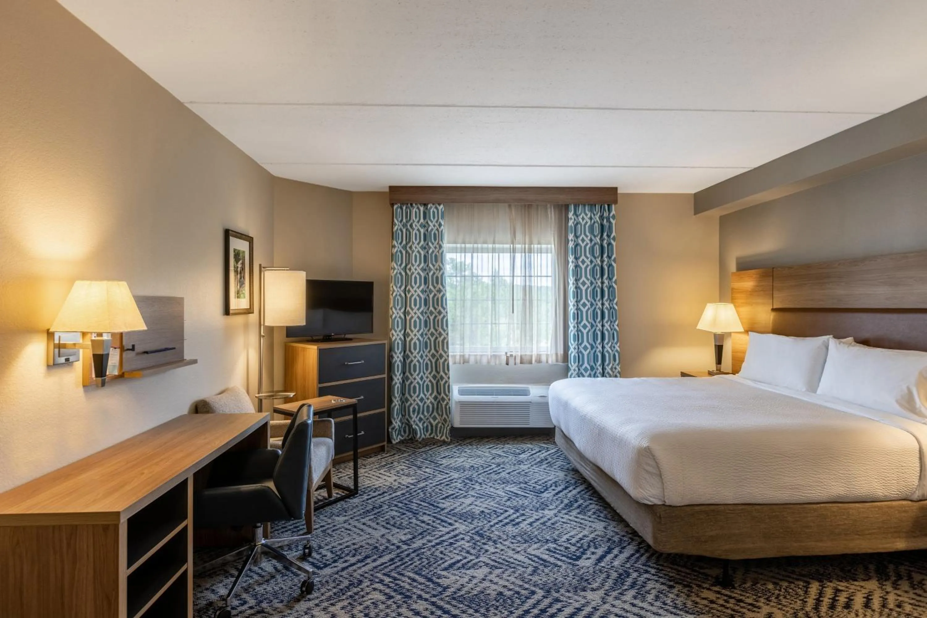 Photo of the whole room, Bed in Candlewood Suites - Bluffton-Hilton Head by IHG