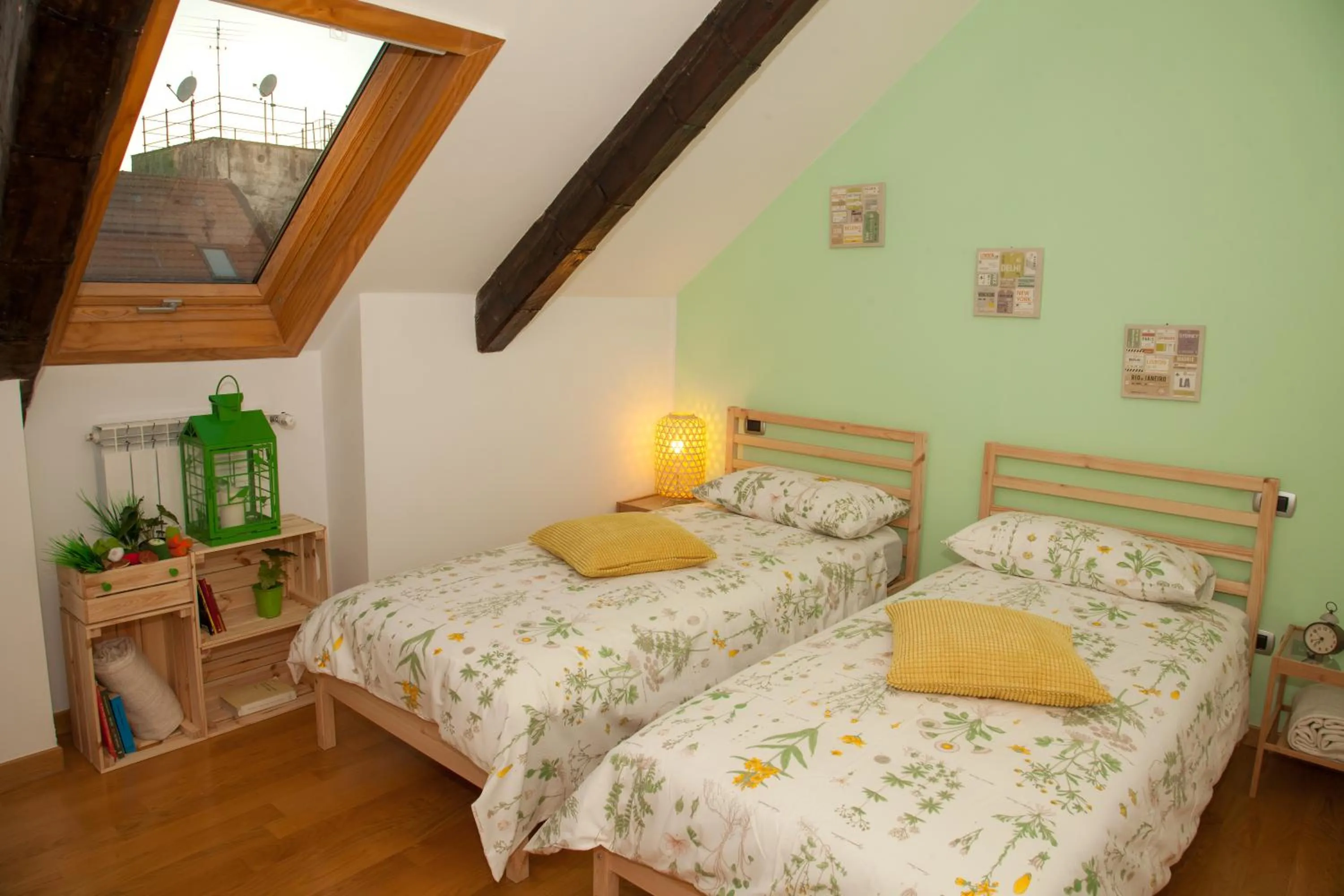 Photo of the whole room, Bed in Caesar Napoli