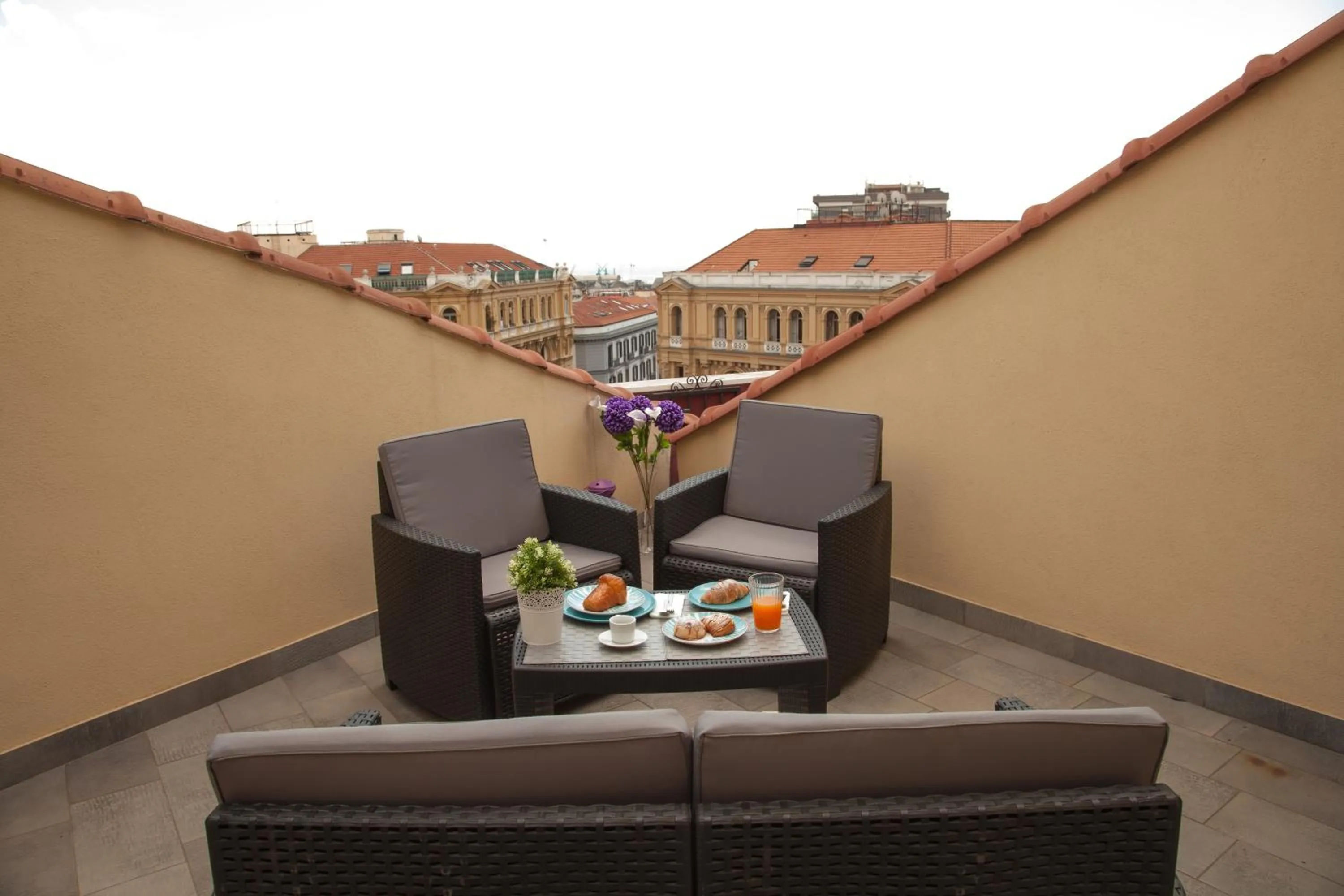 Bird's eye view in Caesar Napoli