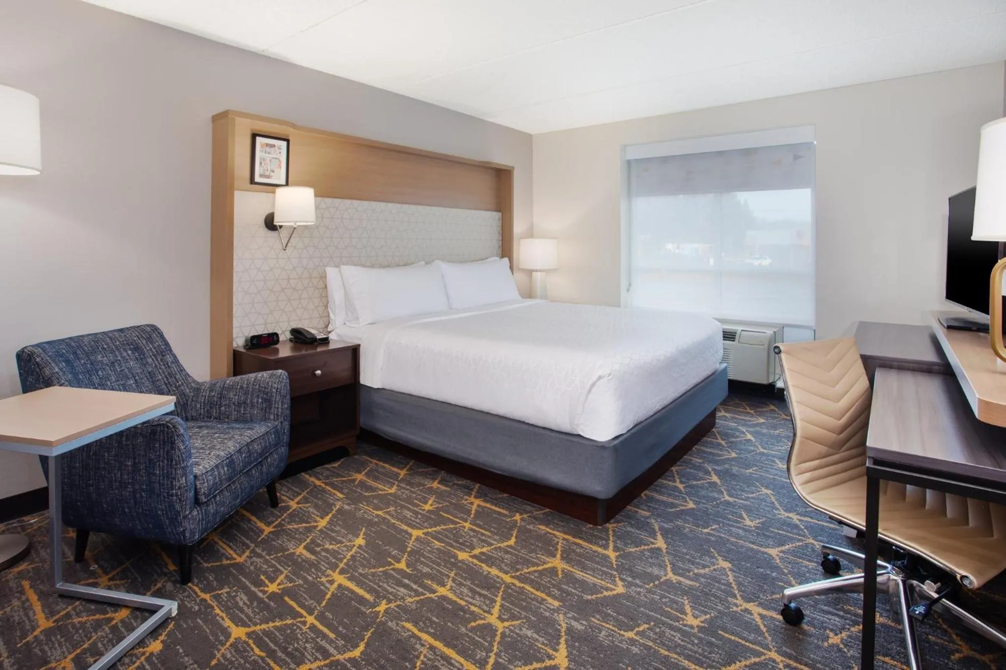 Photo of the whole room, Bed in Holiday Inn Canton-Belden Village by IHG