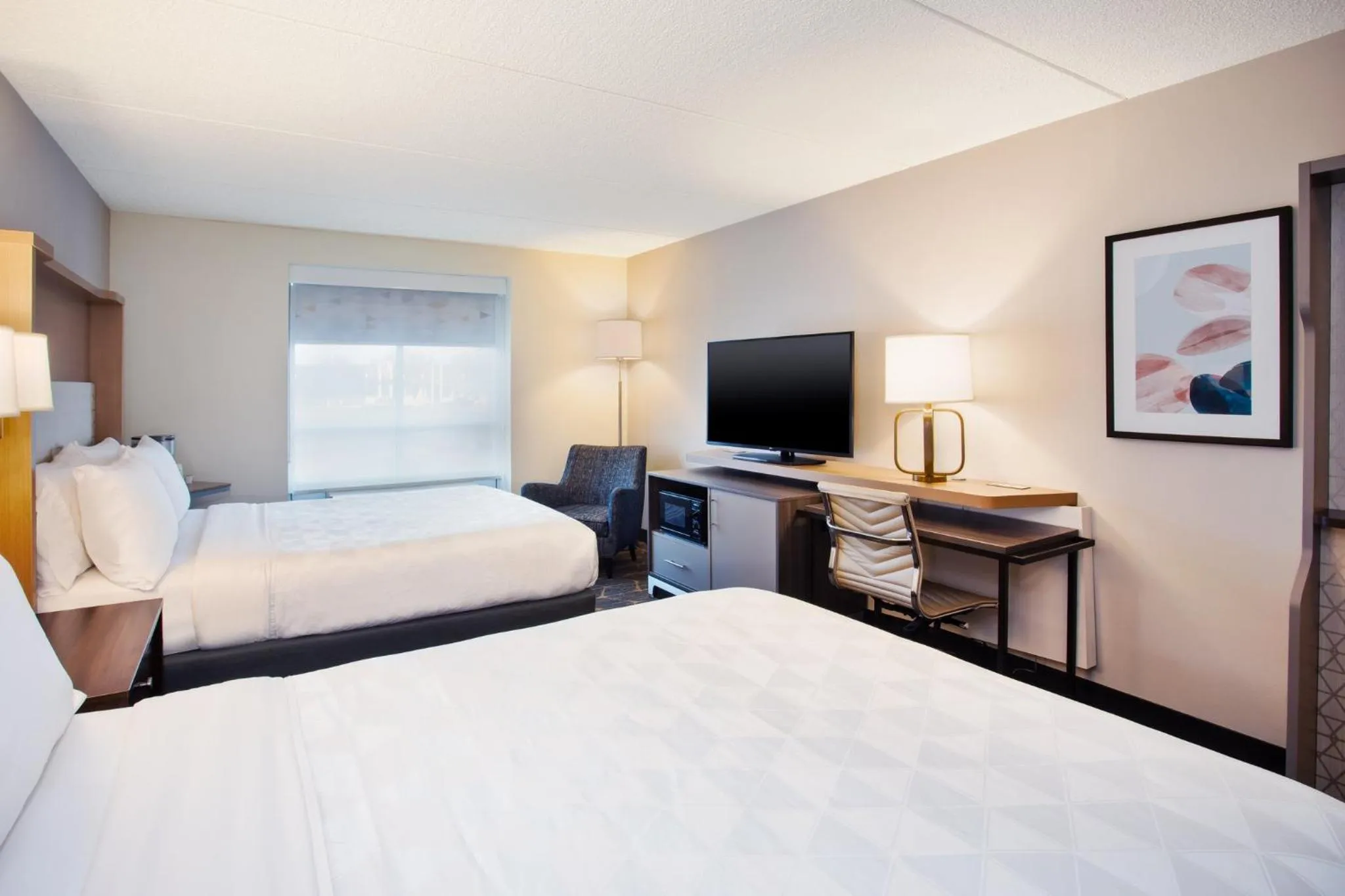 Photo of the whole room, Bed in Holiday Inn Canton-Belden Village by IHG
