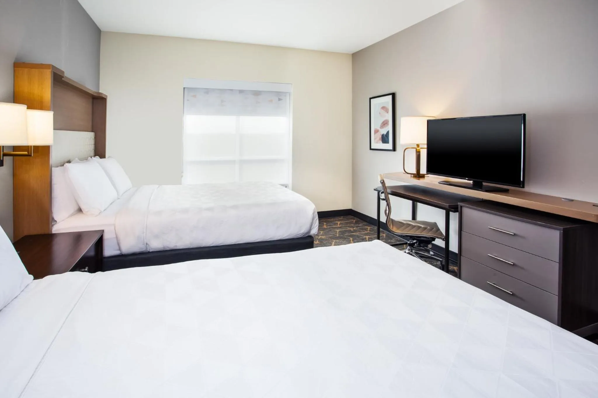 Photo of the whole room, Bed in Holiday Inn Canton-Belden Village by IHG