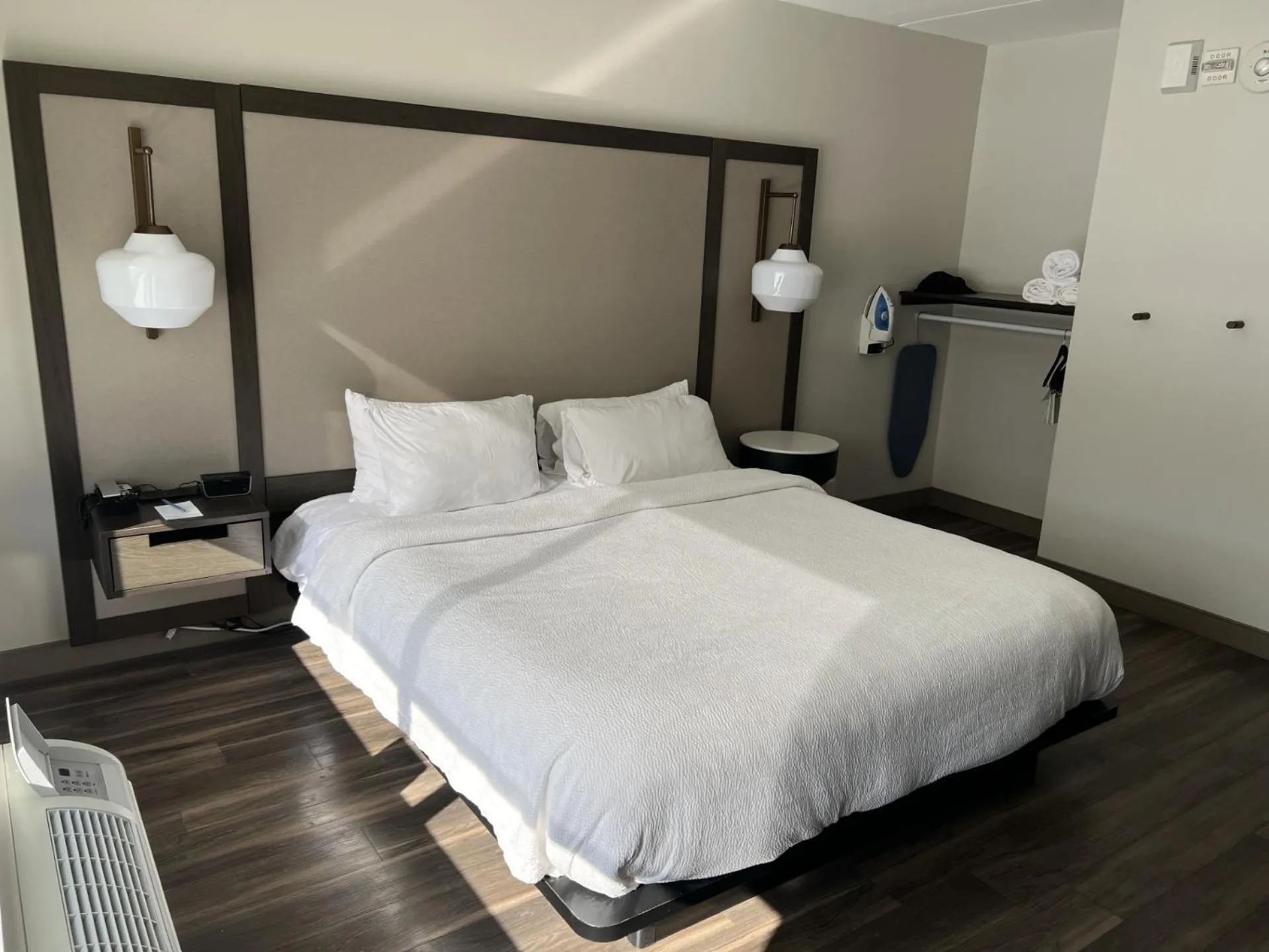 Guests, Bed in Fairfield Inn & Suites Springfield Enfield