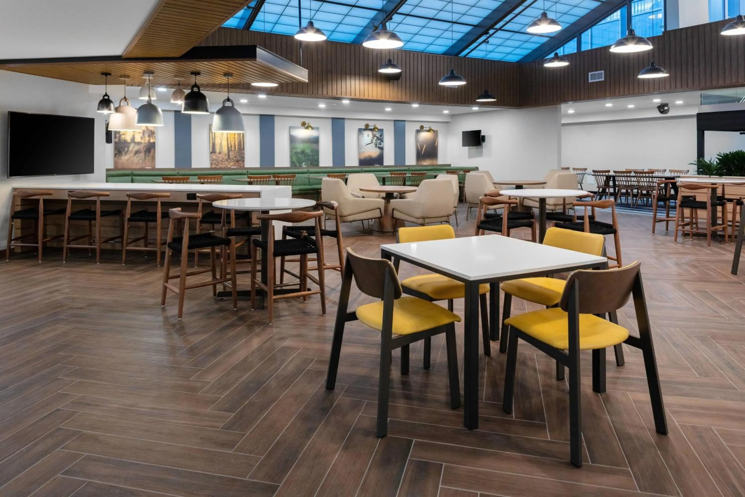 Breakfast in Fairfield Inn & Suites Springfield Enfield