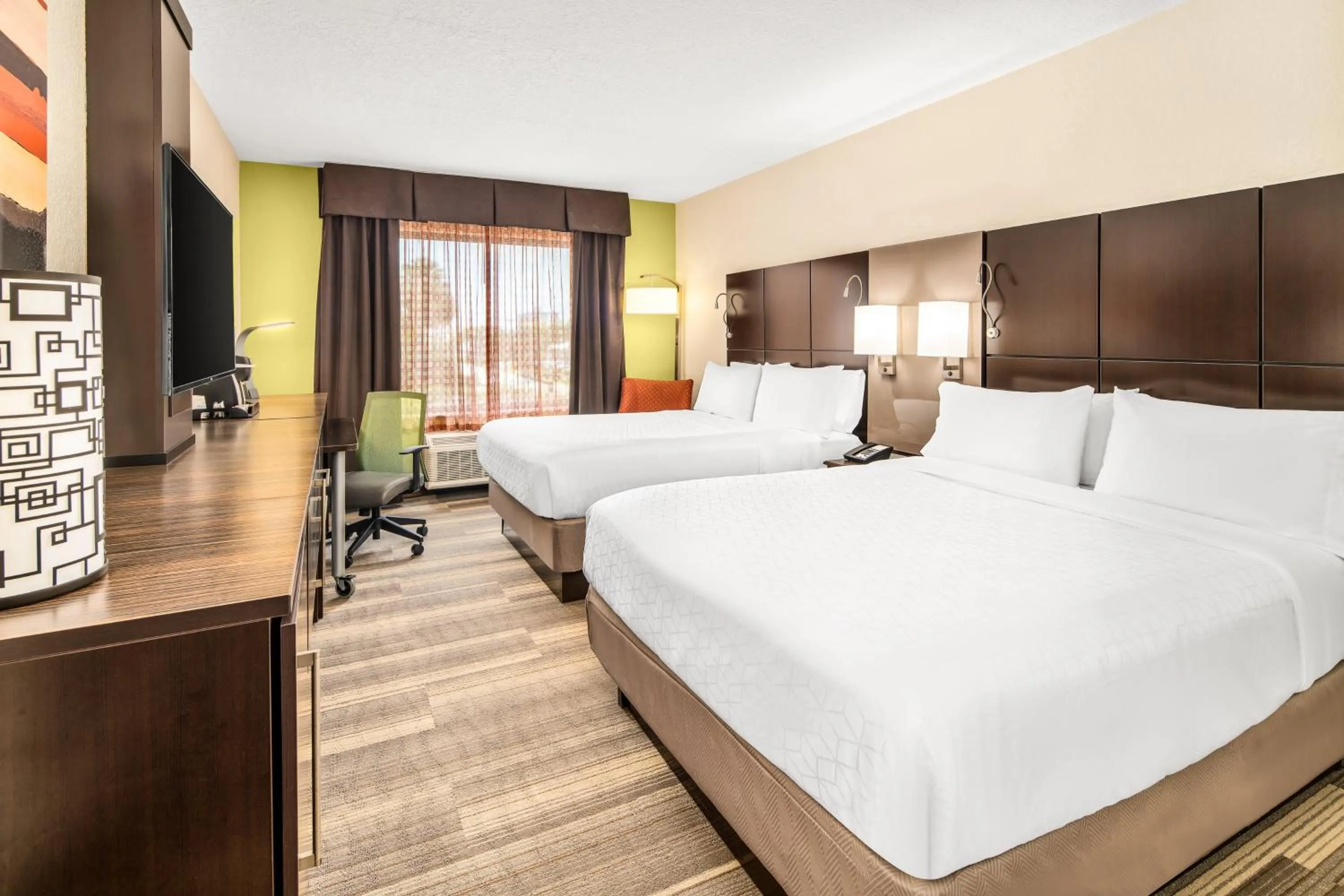 Photo of the whole room, Bed in Holiday Inn Express Ft Lauderdale Cruise-Airport by IHG