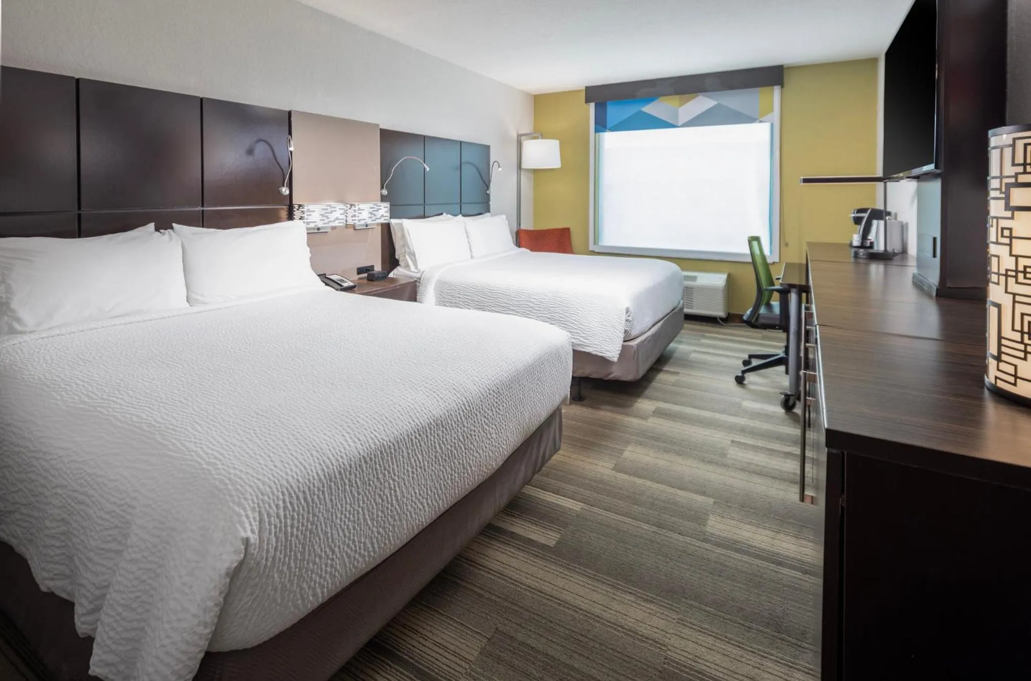 Photo of the whole room, Bed in Holiday Inn Express Ft Lauderdale Cruise-Airport by IHG