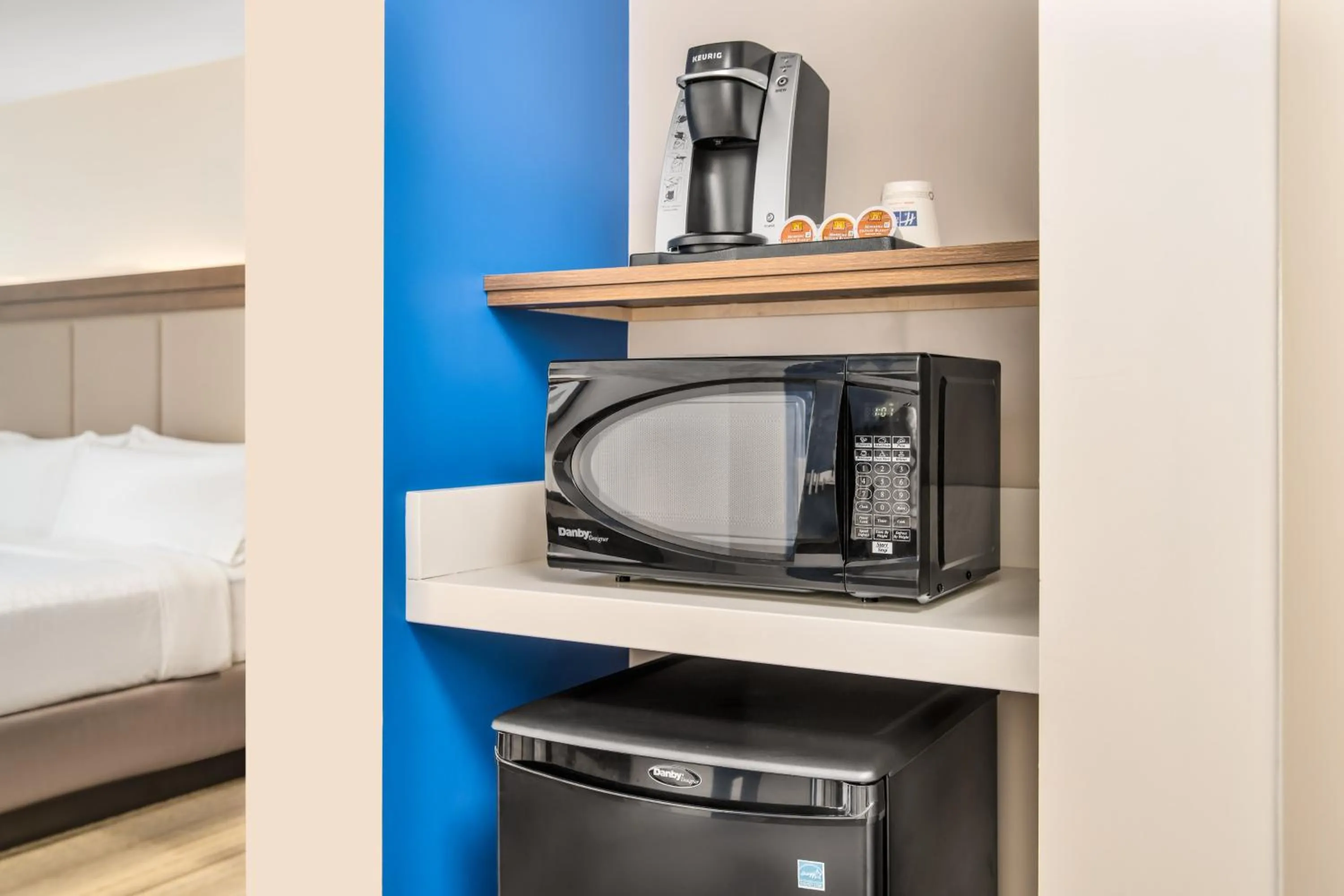 Photo of the whole room, Bed in Holiday Inn Express Ft Lauderdale Cruise-Airport by IHG