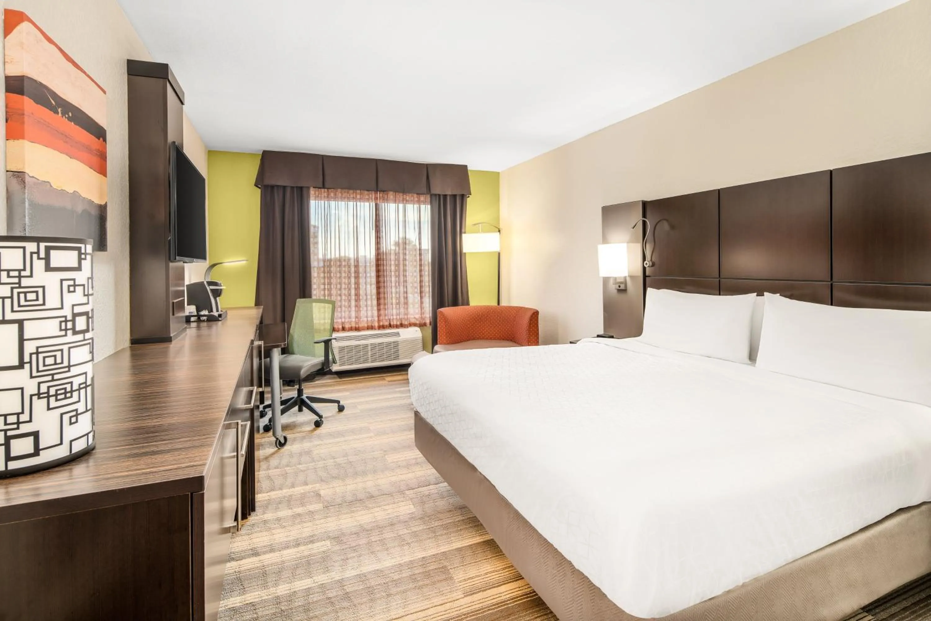 Photo of the whole room, Bed in Holiday Inn Express Ft Lauderdale Cruise-Airport by IHG