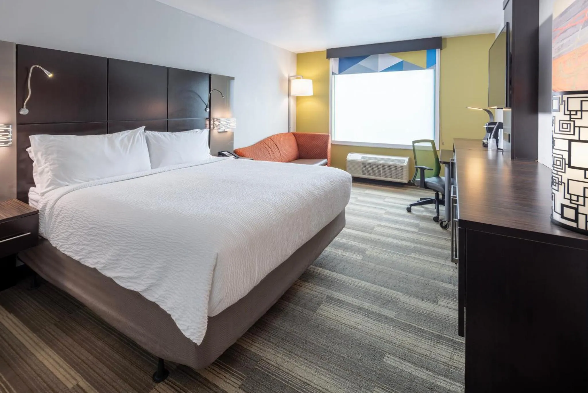 Photo of the whole room, Bed in Holiday Inn Express Ft Lauderdale Cruise-Airport by IHG