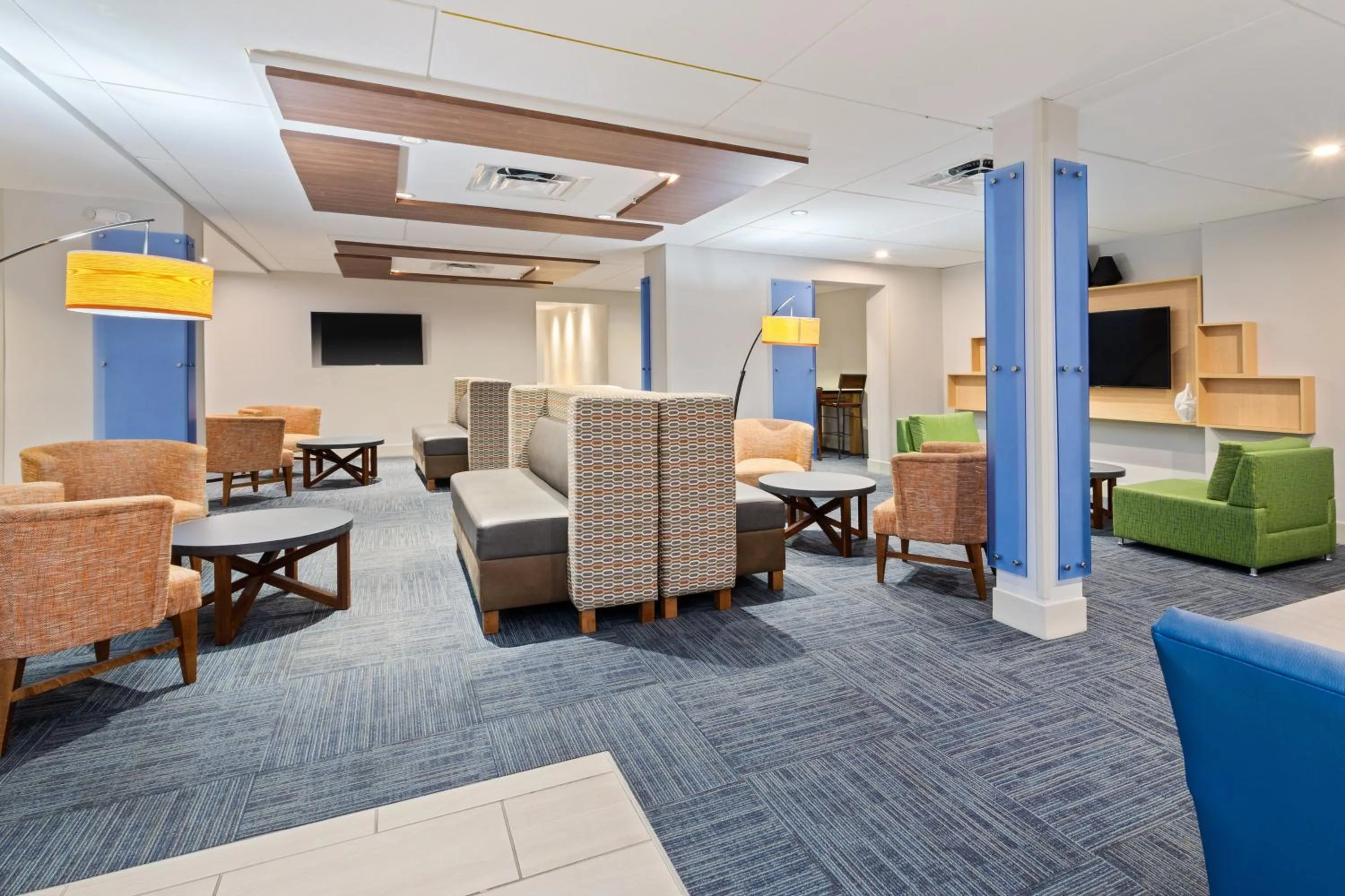 Property building in Holiday Inn Express Ft Lauderdale Cruise-Airport by IHG
