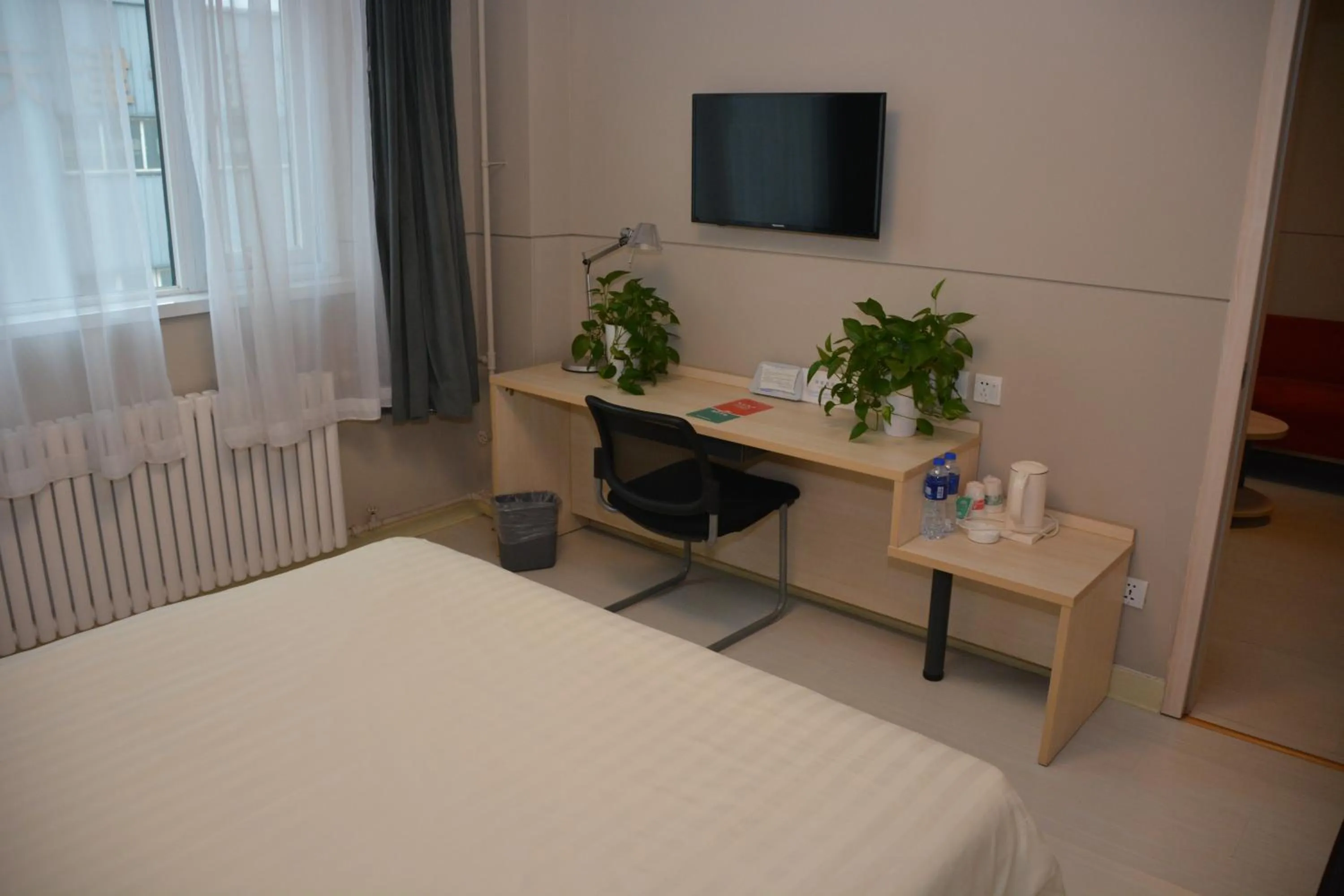 Bedroom, TV/Entertainment Center in Jinjiang Inn Hotel Tianjin Jintang Highway Steel pipe company Light rail station Branch