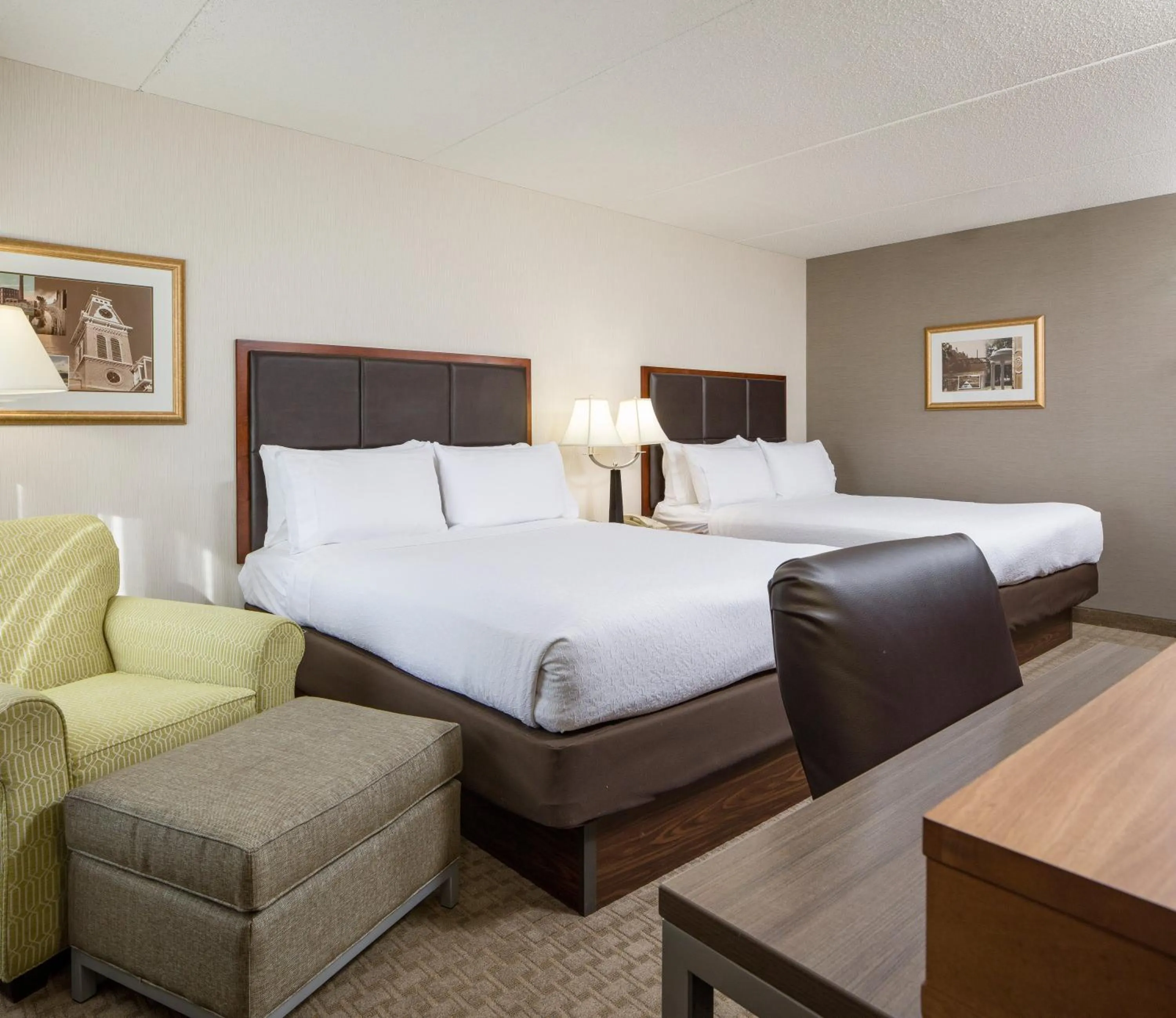 Photo of the whole room, Bed in Holiday Inn Manchester Airport by IHG