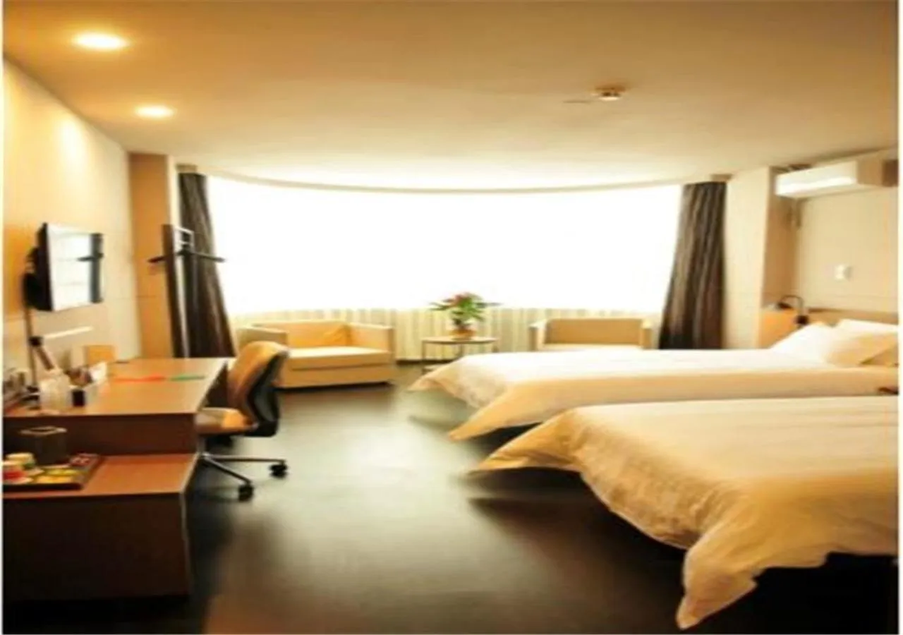 Photo of the whole room, Bed in Jinjiang Inn Dali Erhai Lake Park