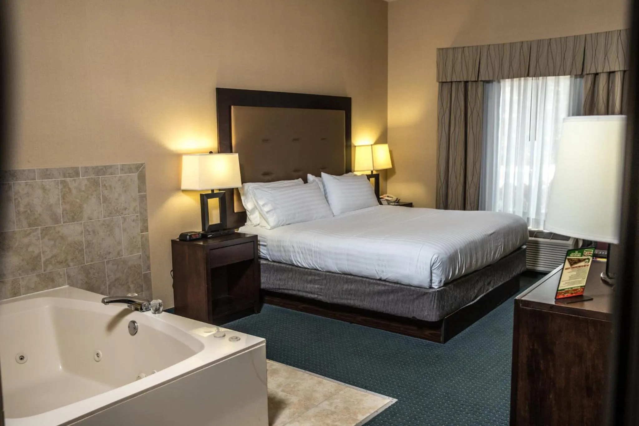 Photo of the whole room, Bed in Holiday Inn Express & Suites Detroit - Novi by IHG