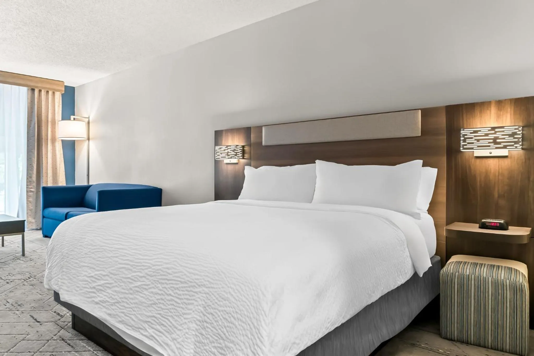 Photo of the whole room, Bed in Holiday Inn Express & Suites Detroit - Novi by IHG