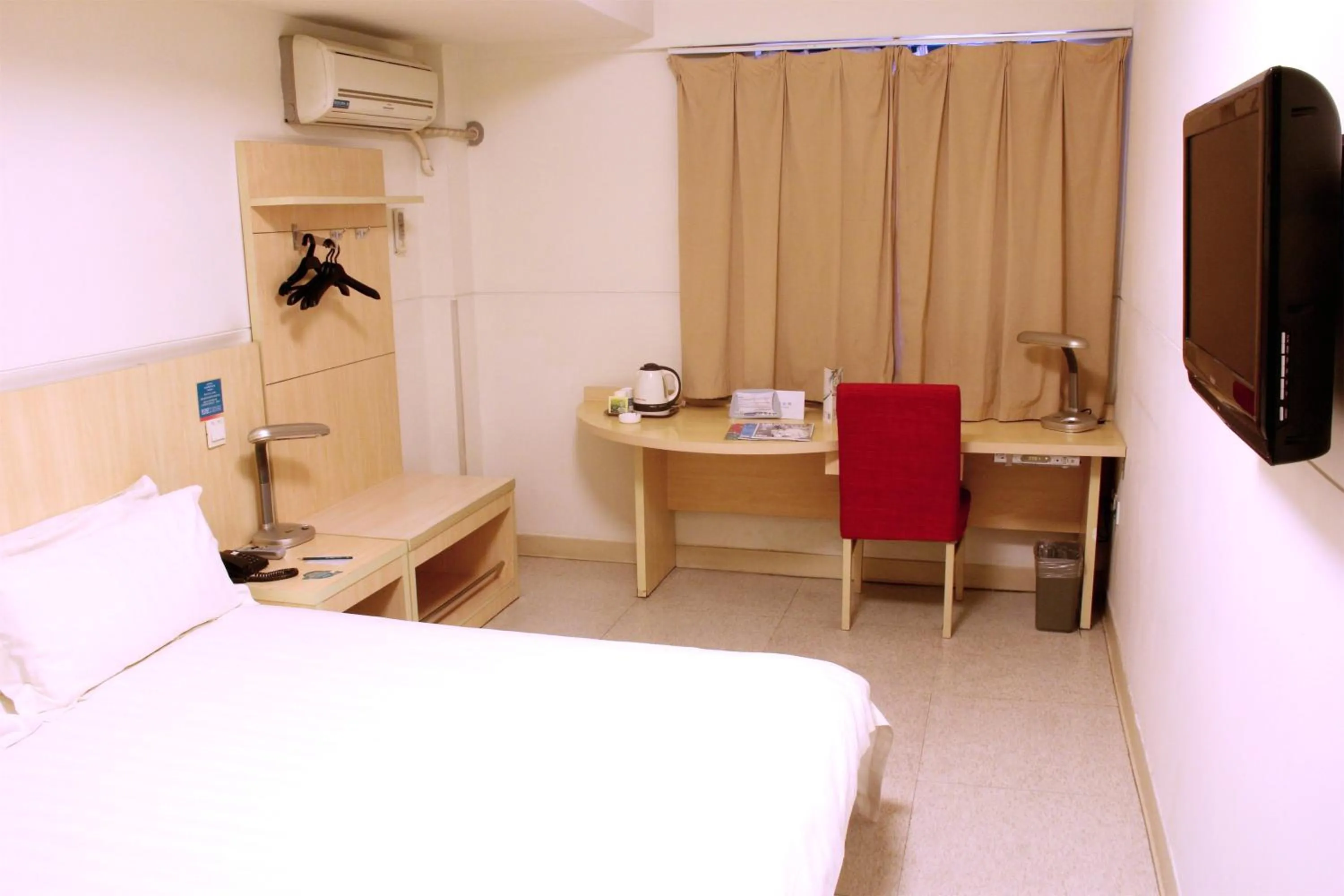 bunk bed in Jinjiang Inn Guangzhou Haizhu Jiangtai Road Subway Station