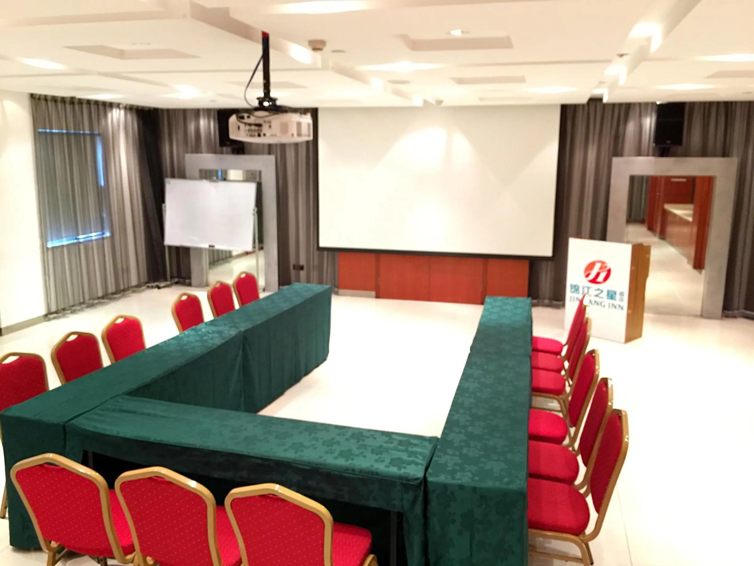 Meeting/conference room in Jinjiang Inn Guangzhou Haizhu Jiangtai Road Subway Station