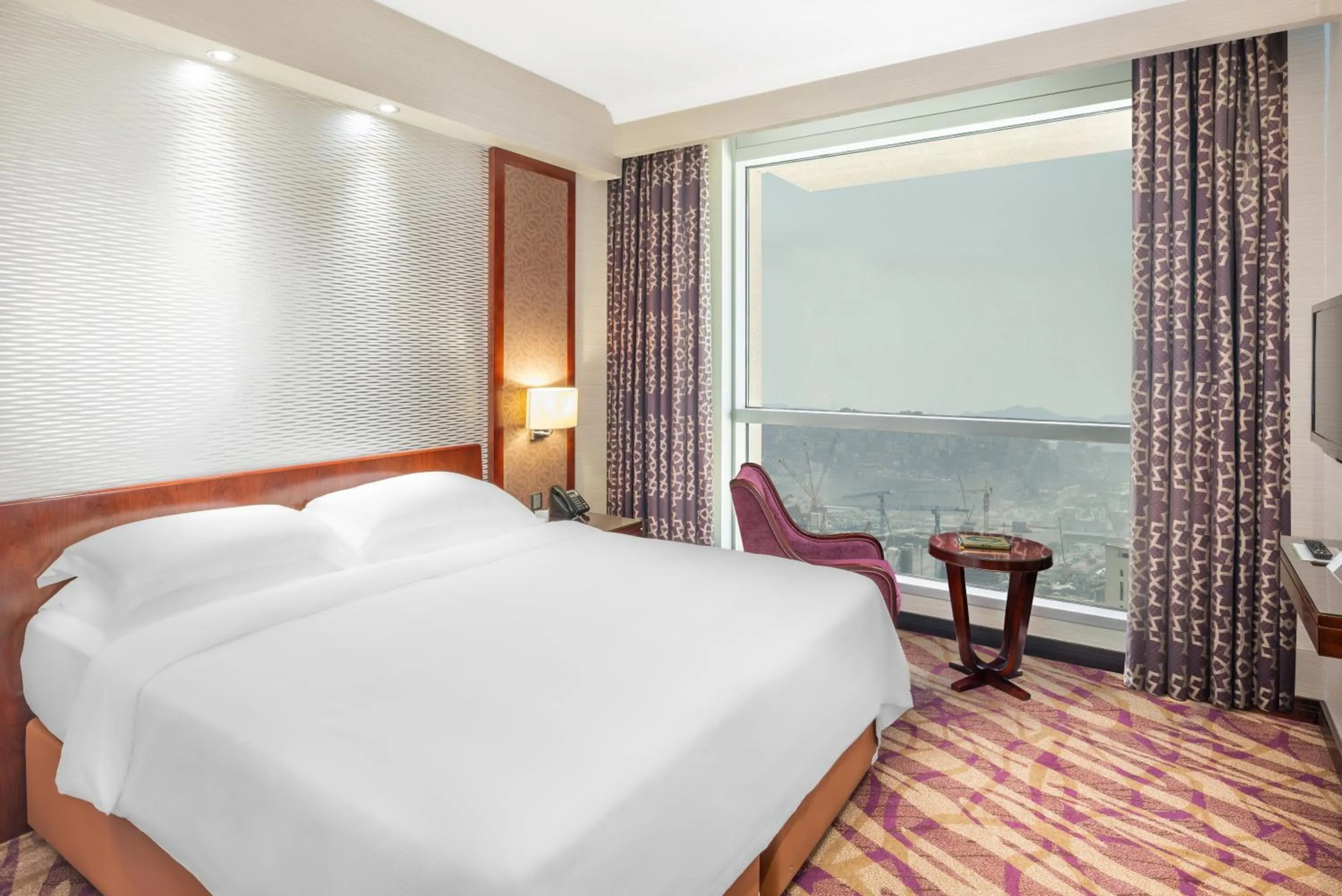 Bedroom, Bed in Al Marwa Rayhaan by Rotana - Makkah