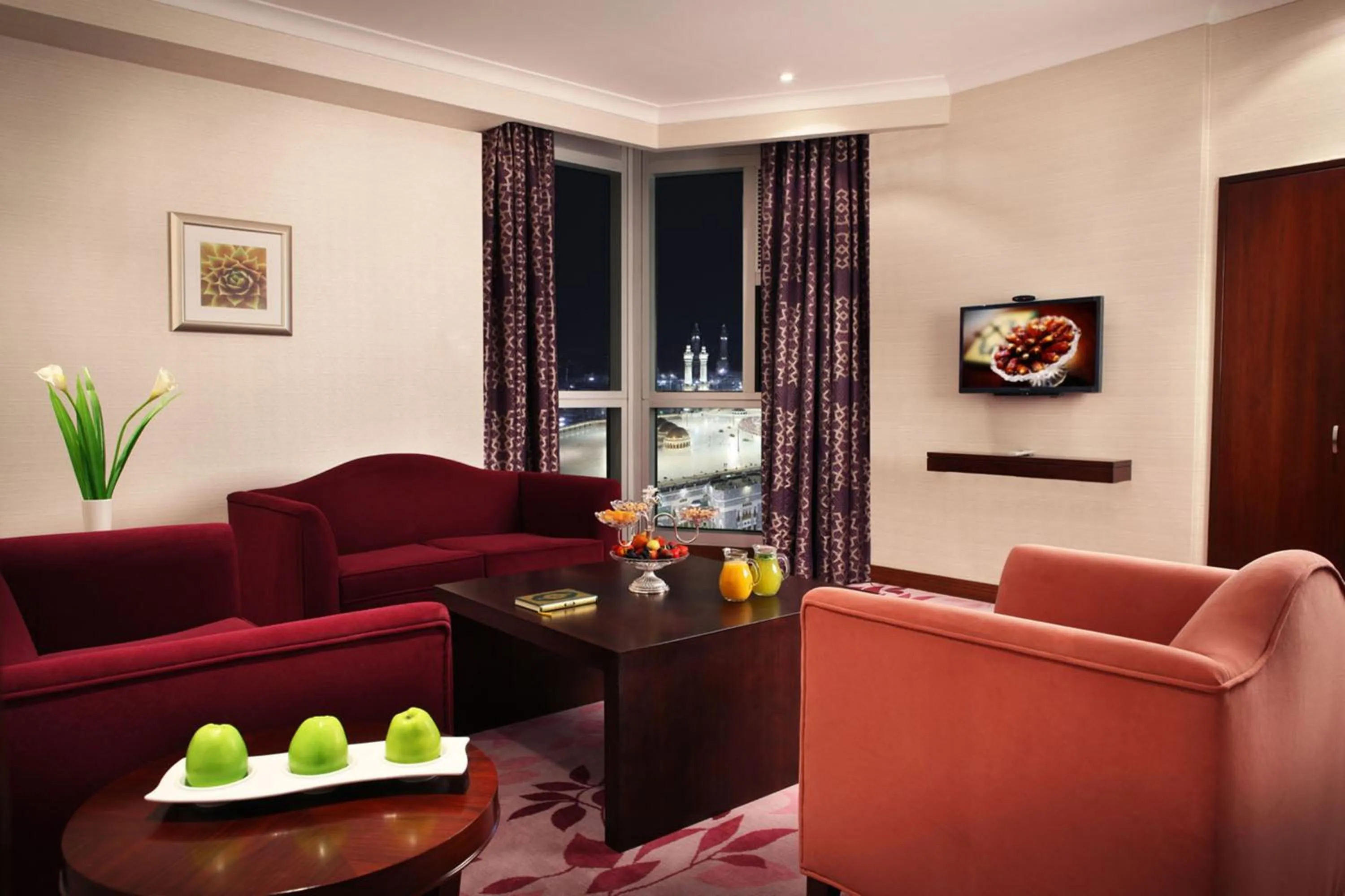 Living room in Al Marwa Rayhaan by Rotana - Makkah