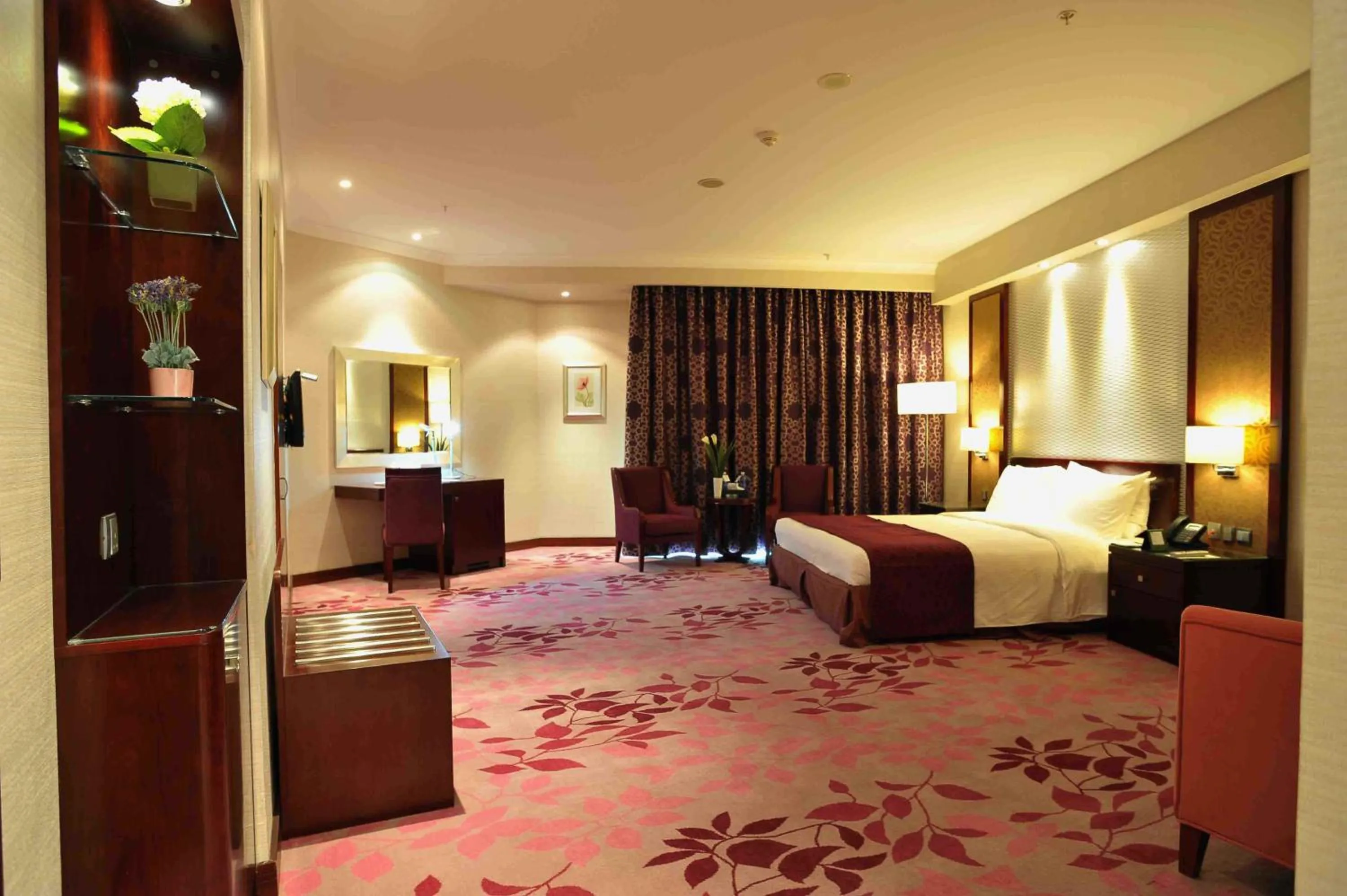 Toilet, Bed in Al Marwa Rayhaan by Rotana - Makkah