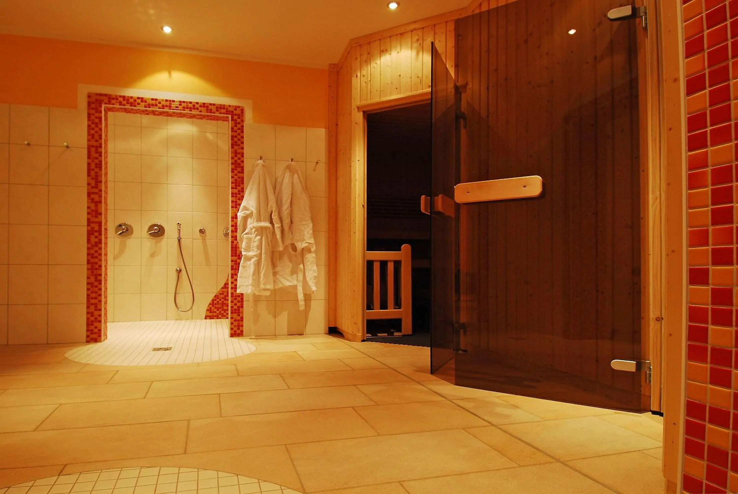 Sauna, Bed in Gasthaus-Landhotel Traunstein